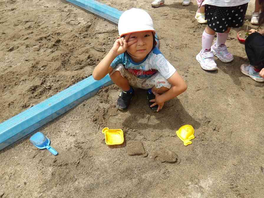 砂場あそび（りす組さん、ぱんだ組さん）