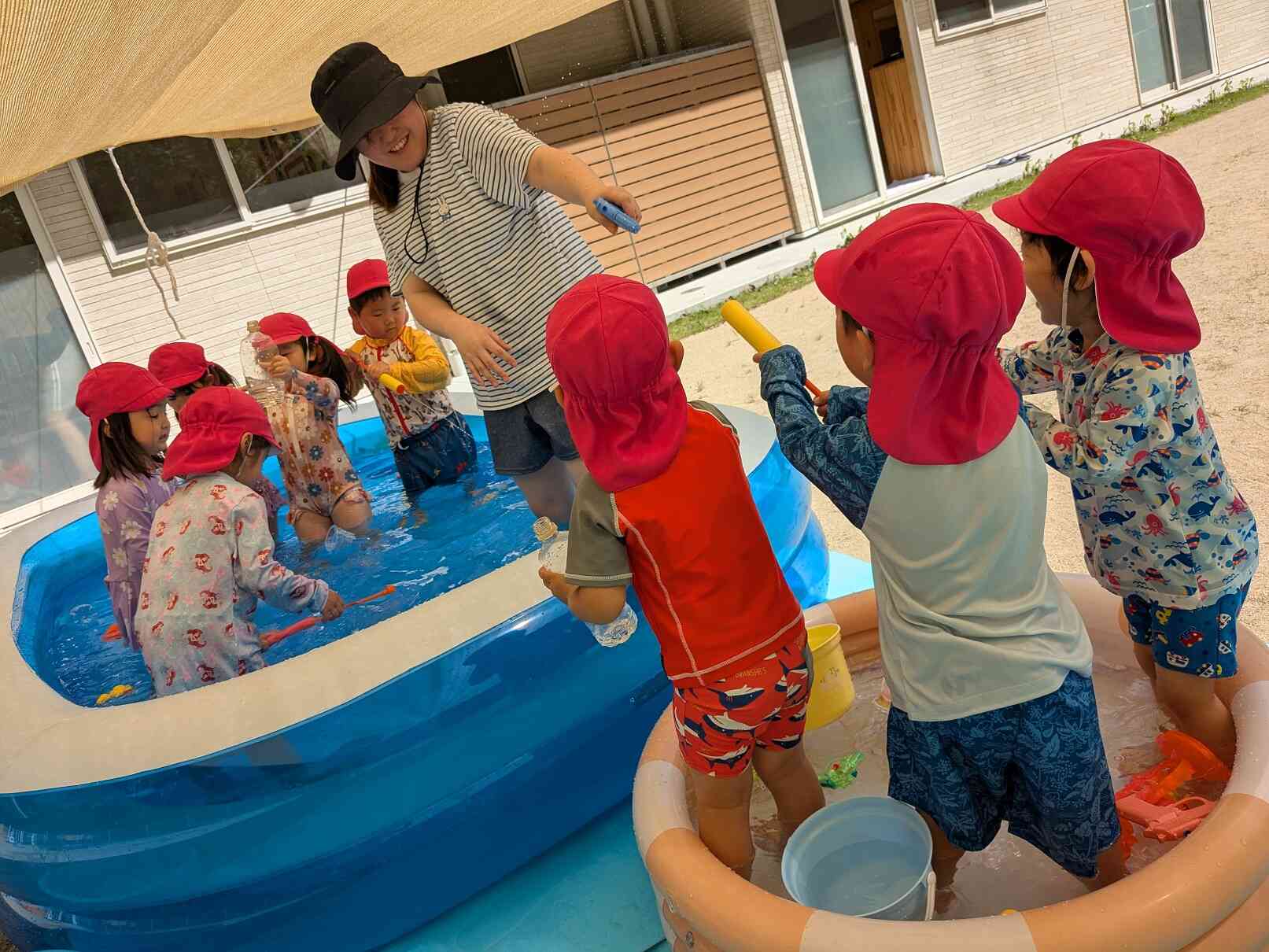 みんなで水を沢山飛ばすぞ!それ~!!