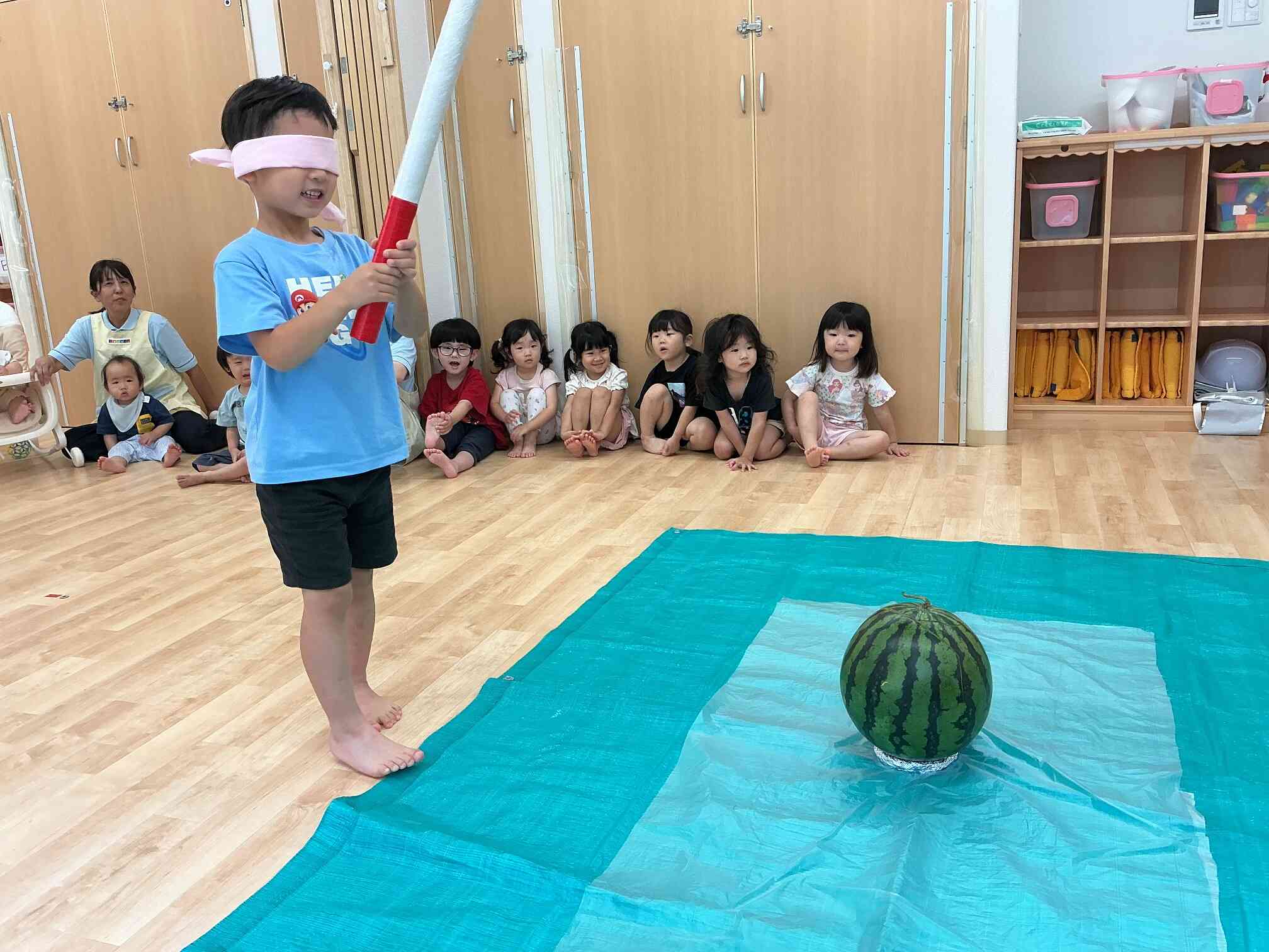 がんばるぞーここから叩いて割れるかな？