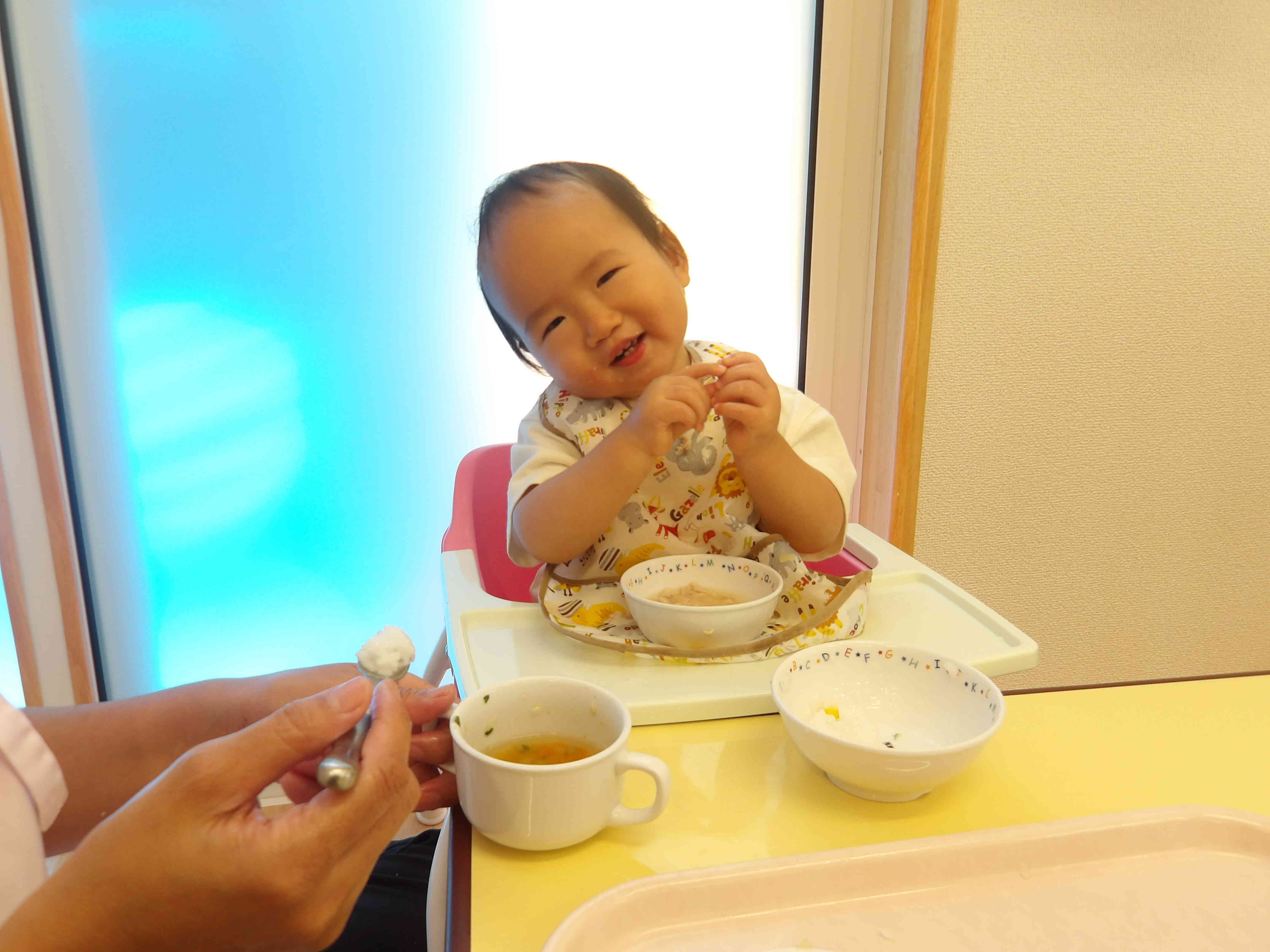 夏祭りごっこの給食の様子