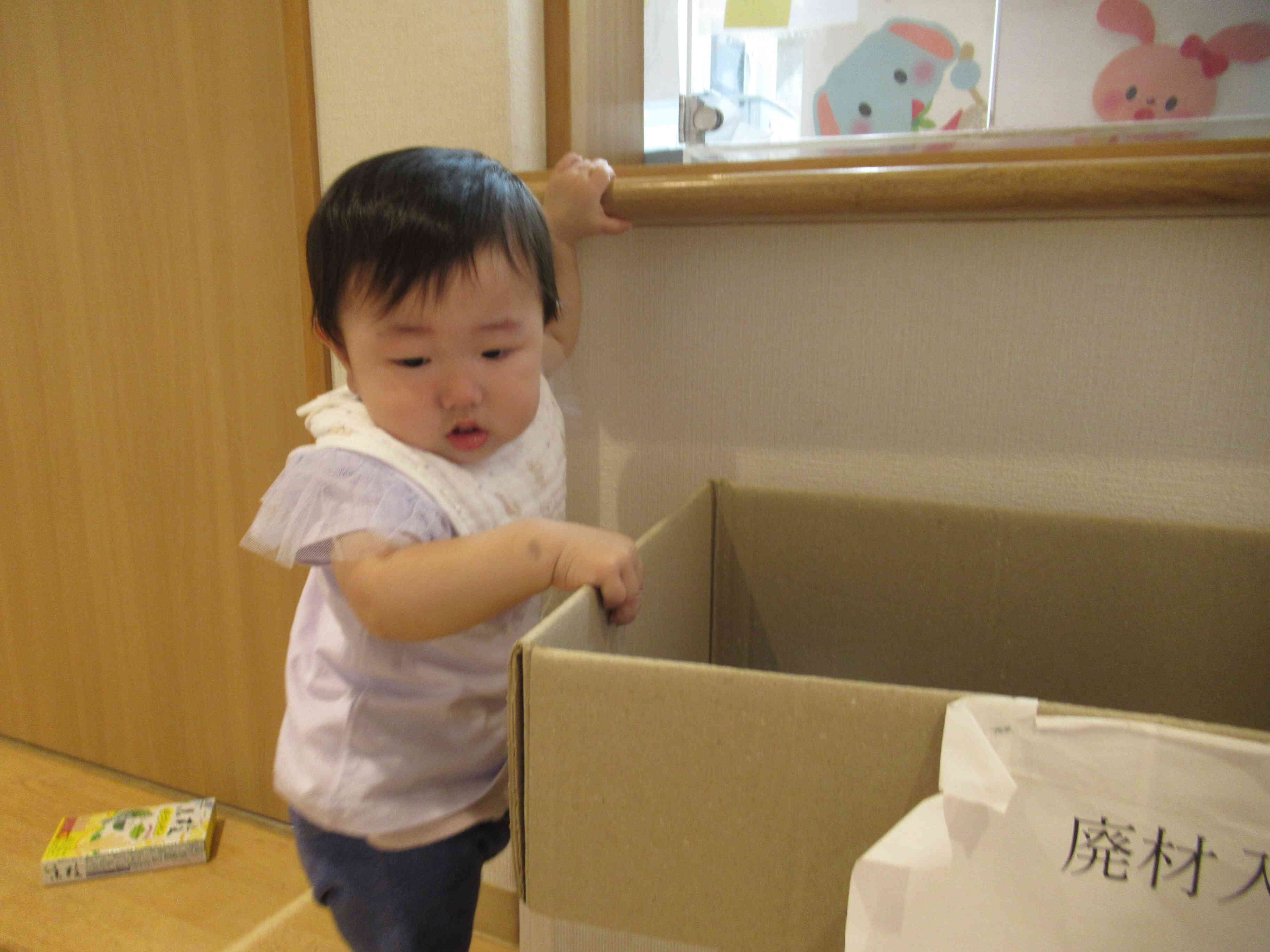 「つかまり立ちもできるよ～！」