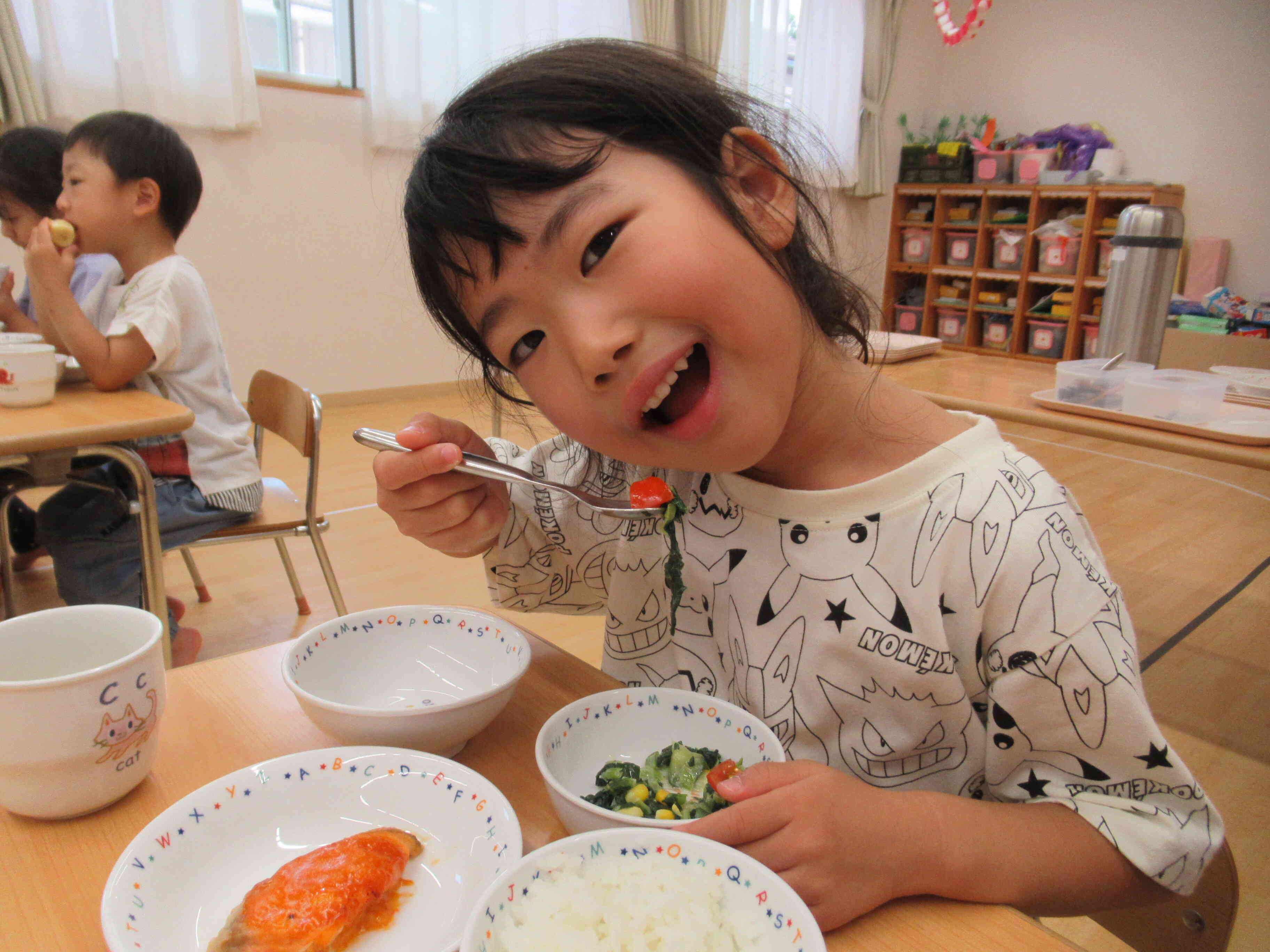 収穫した野菜を給食で食べたよ♪