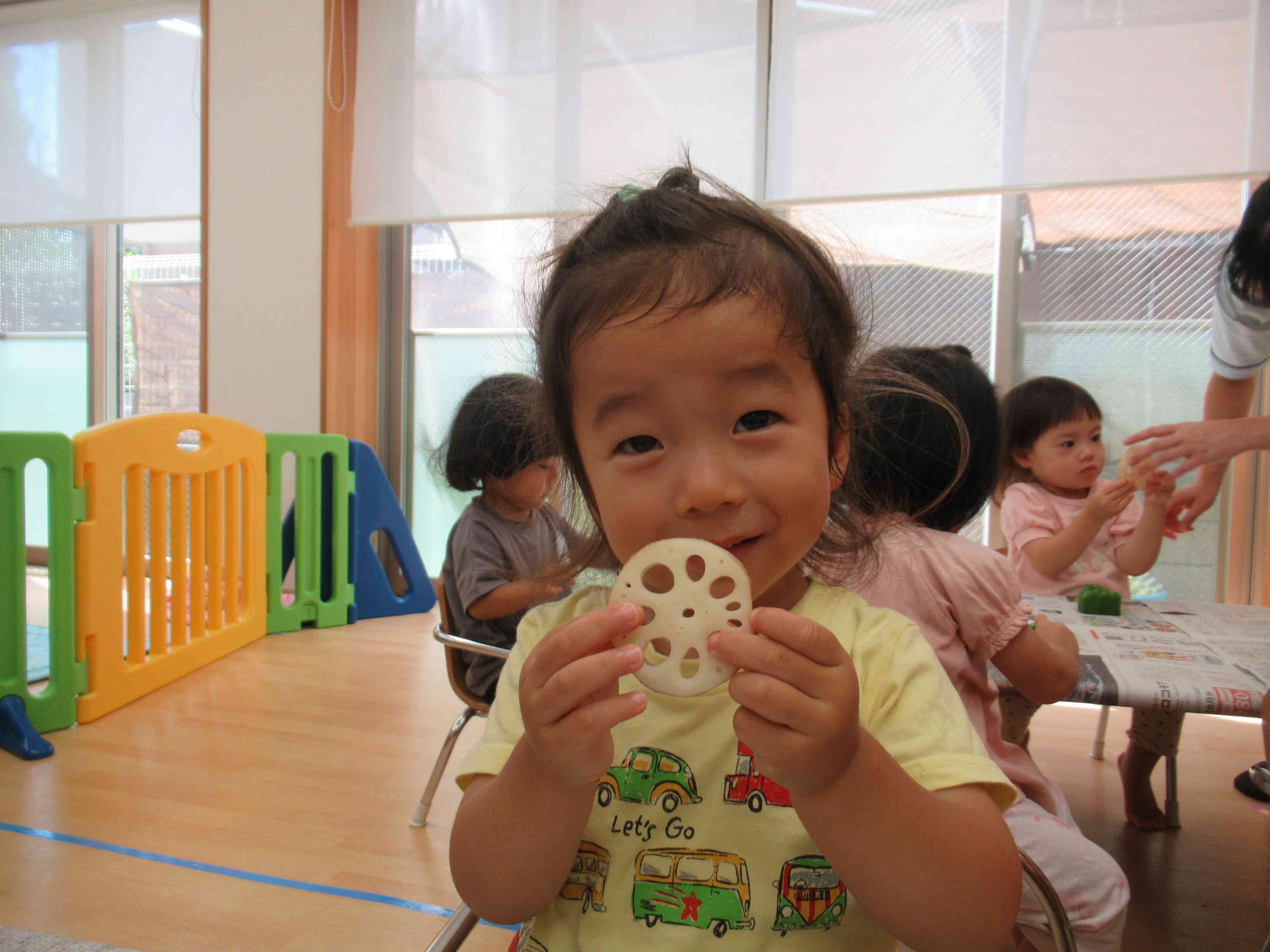 食育(野菜に触れよう)~あひる、うさぎ、りす組(1,2,3歳児)~