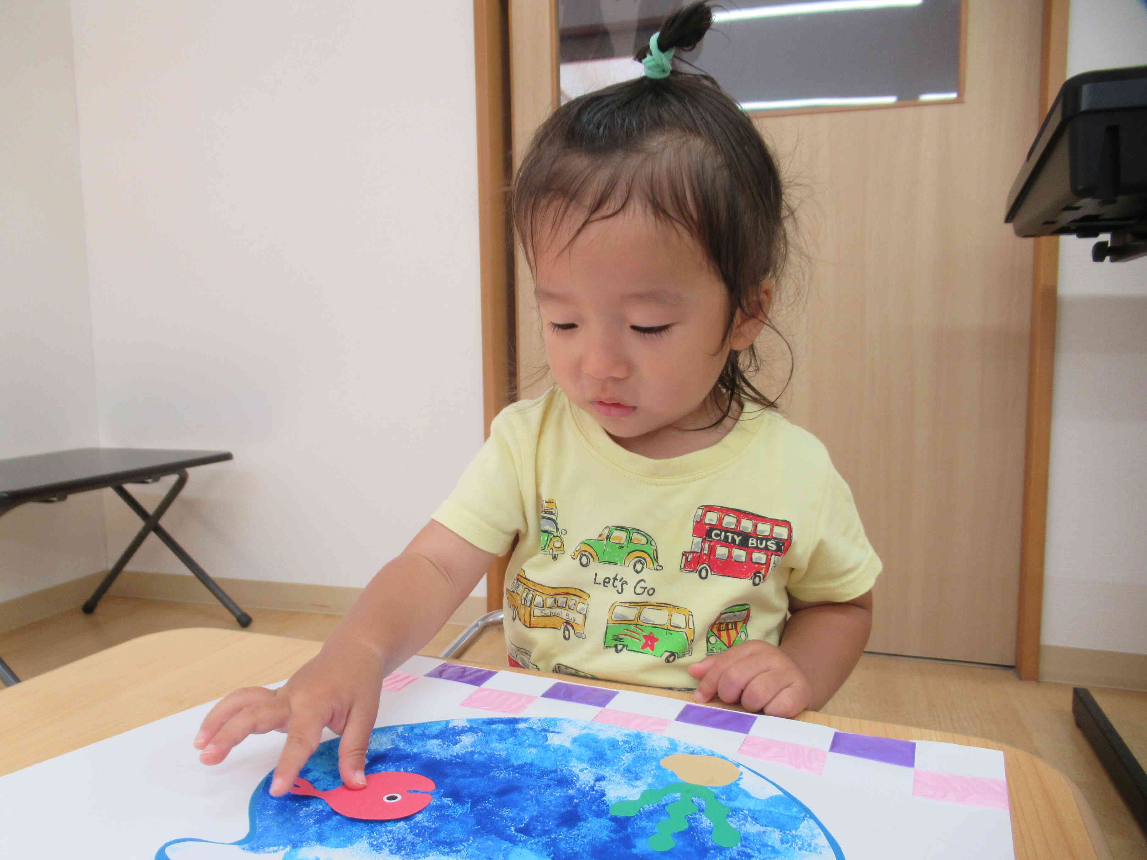 製作の様子～あひる組（1歳児）～