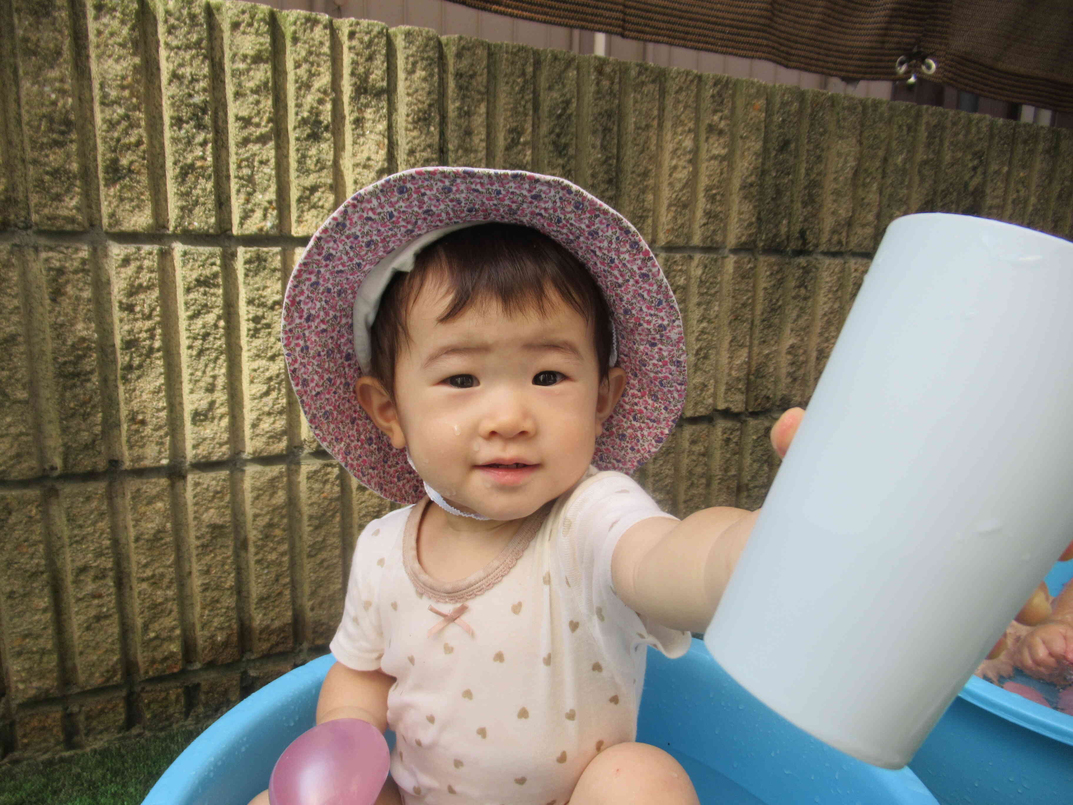 水遊びの様子～ひよこ（0歳児）～