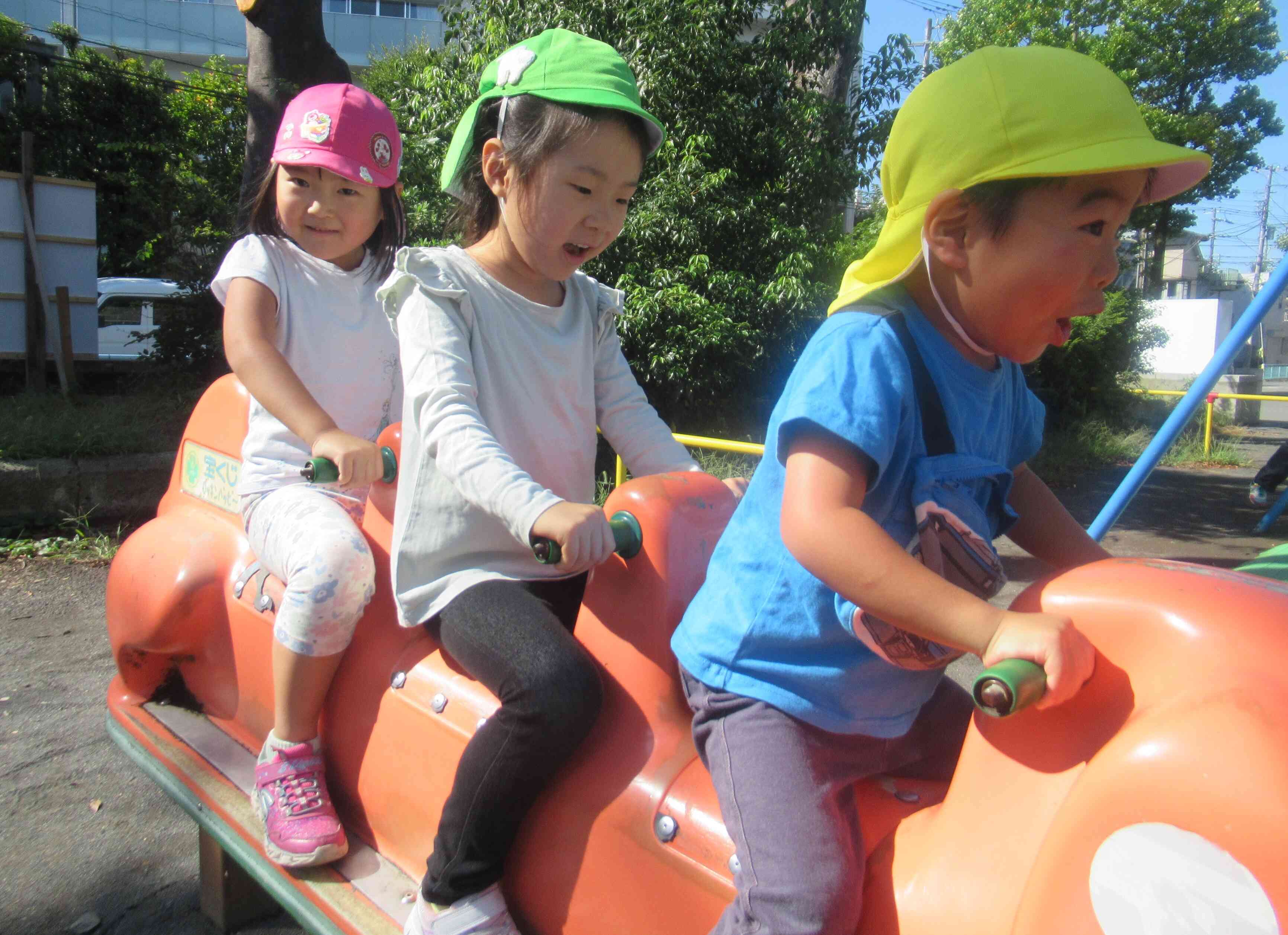 りす・ぱんだ・きりん組（3,4,5歳児）～戸外遊びの様子～