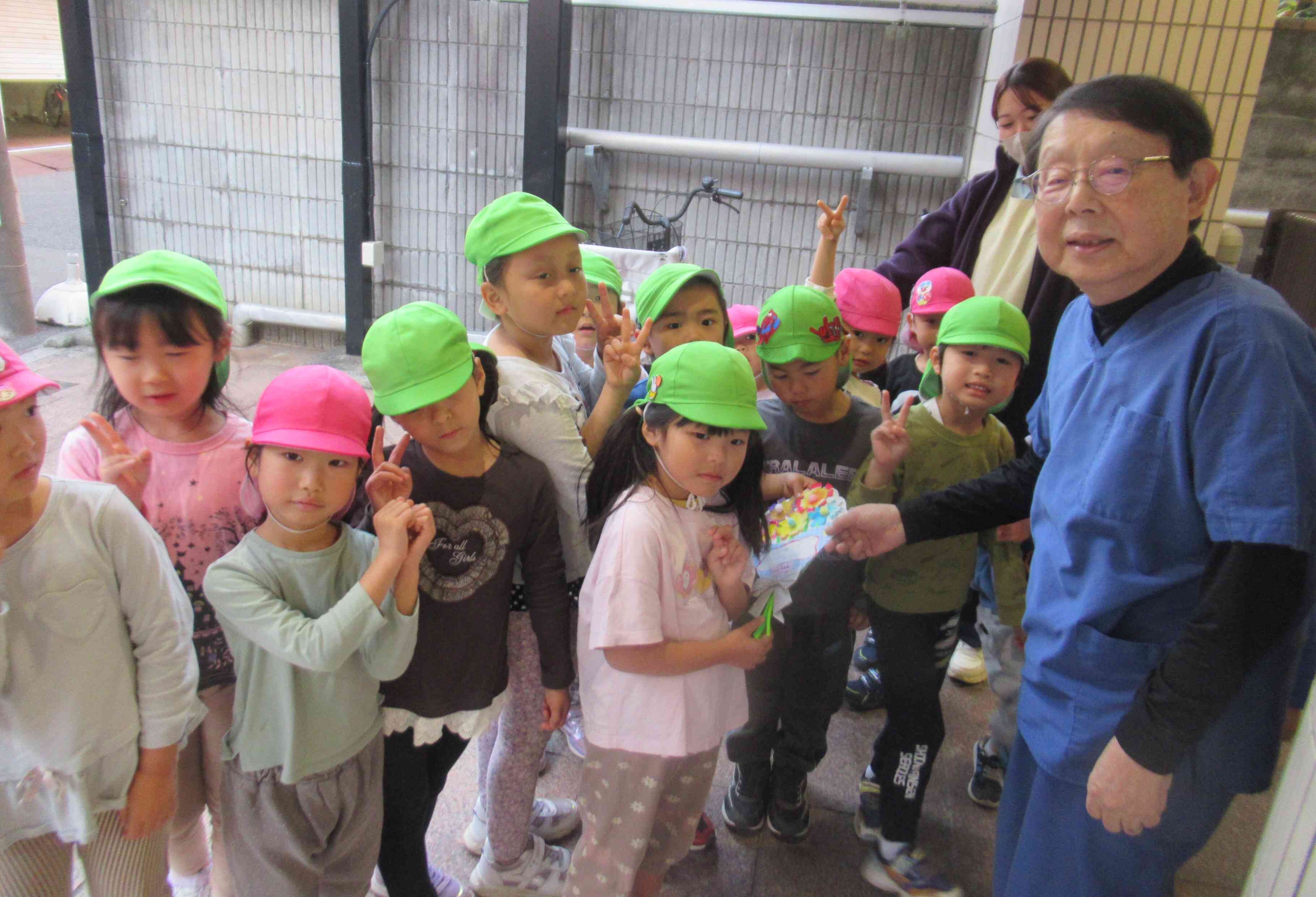 ぱんだ・きりん組（4.5歳児）～日頃の感謝を込めて～