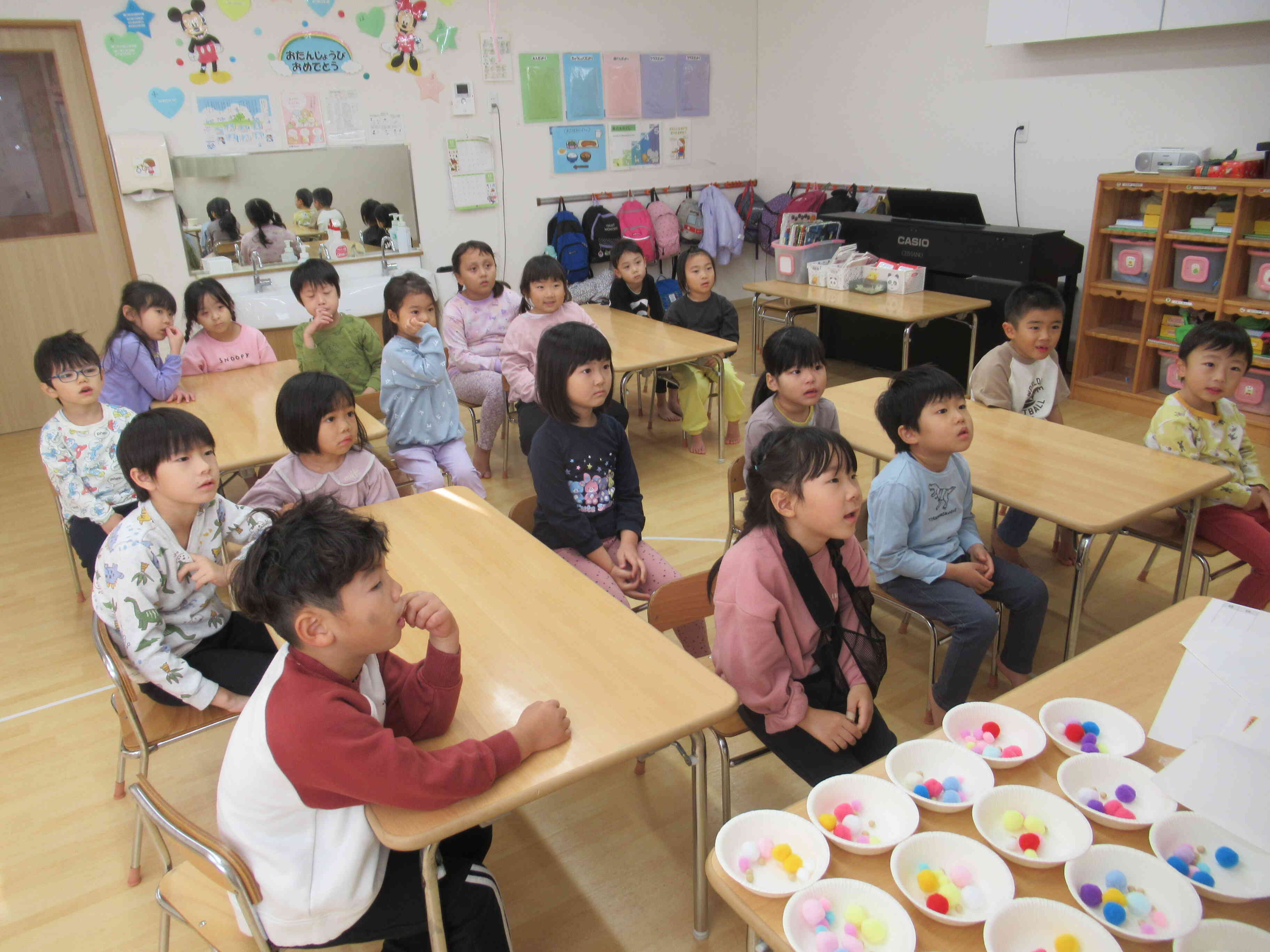 夢中で話を聞いています。