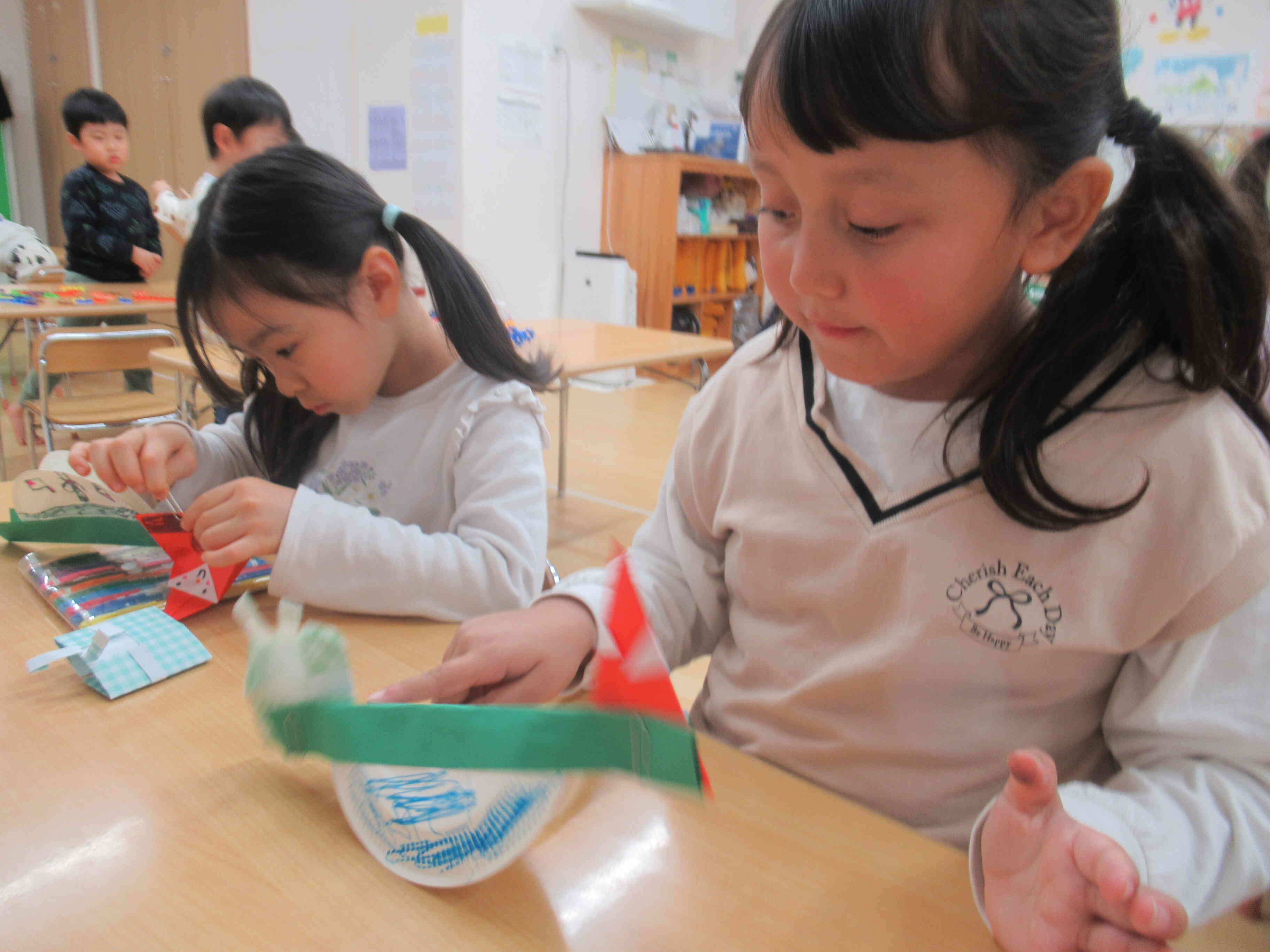 楽しそうに作っていますね♬