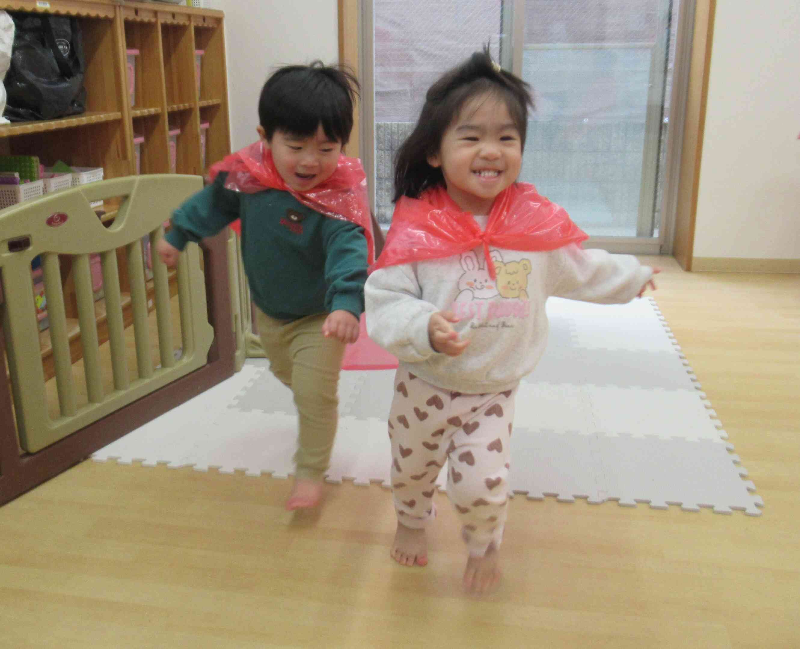 あひる組（1歳児クラス）～室内遊びの様子～