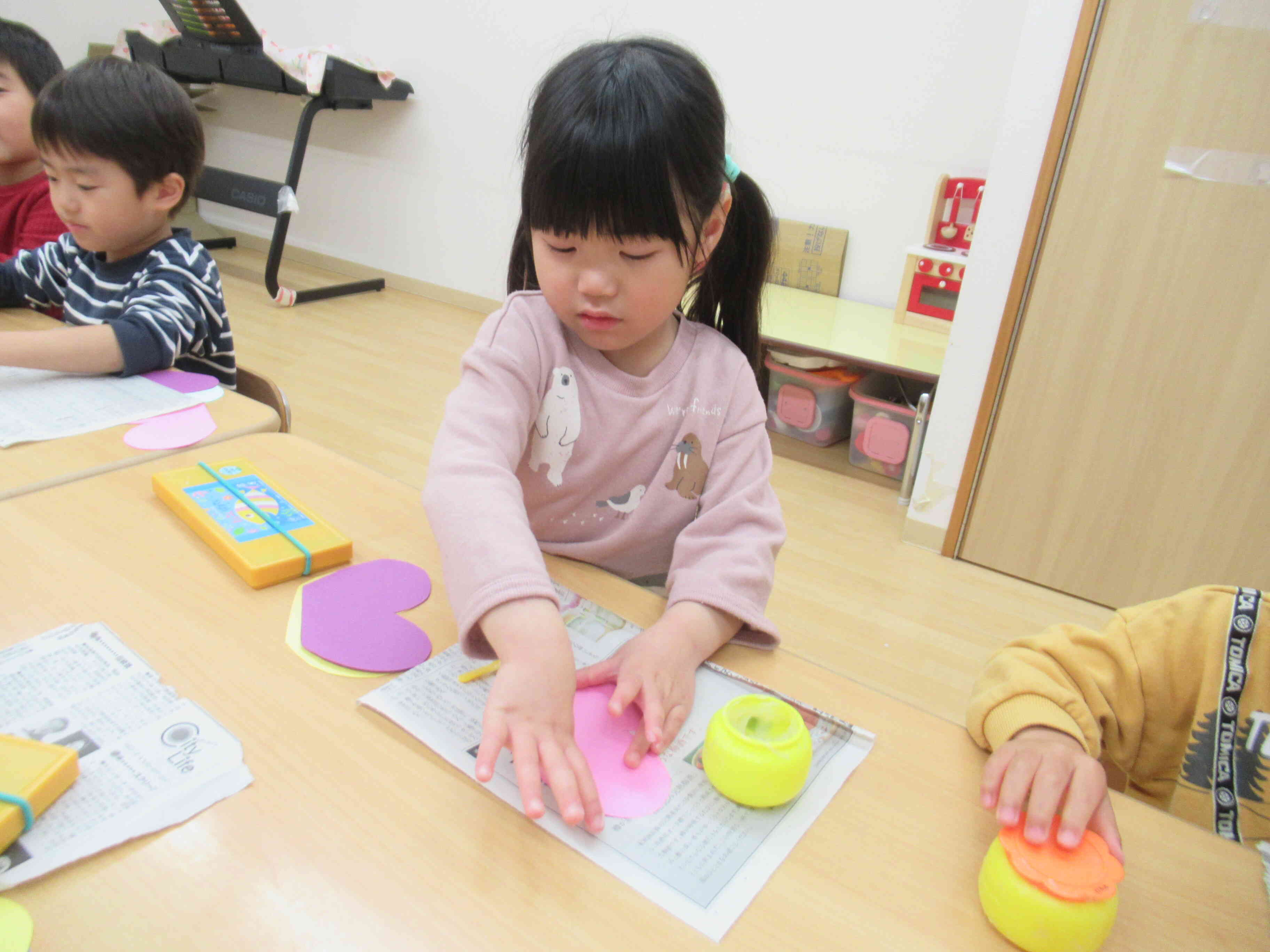 りす組（3歳児クラス）～製作の様子～