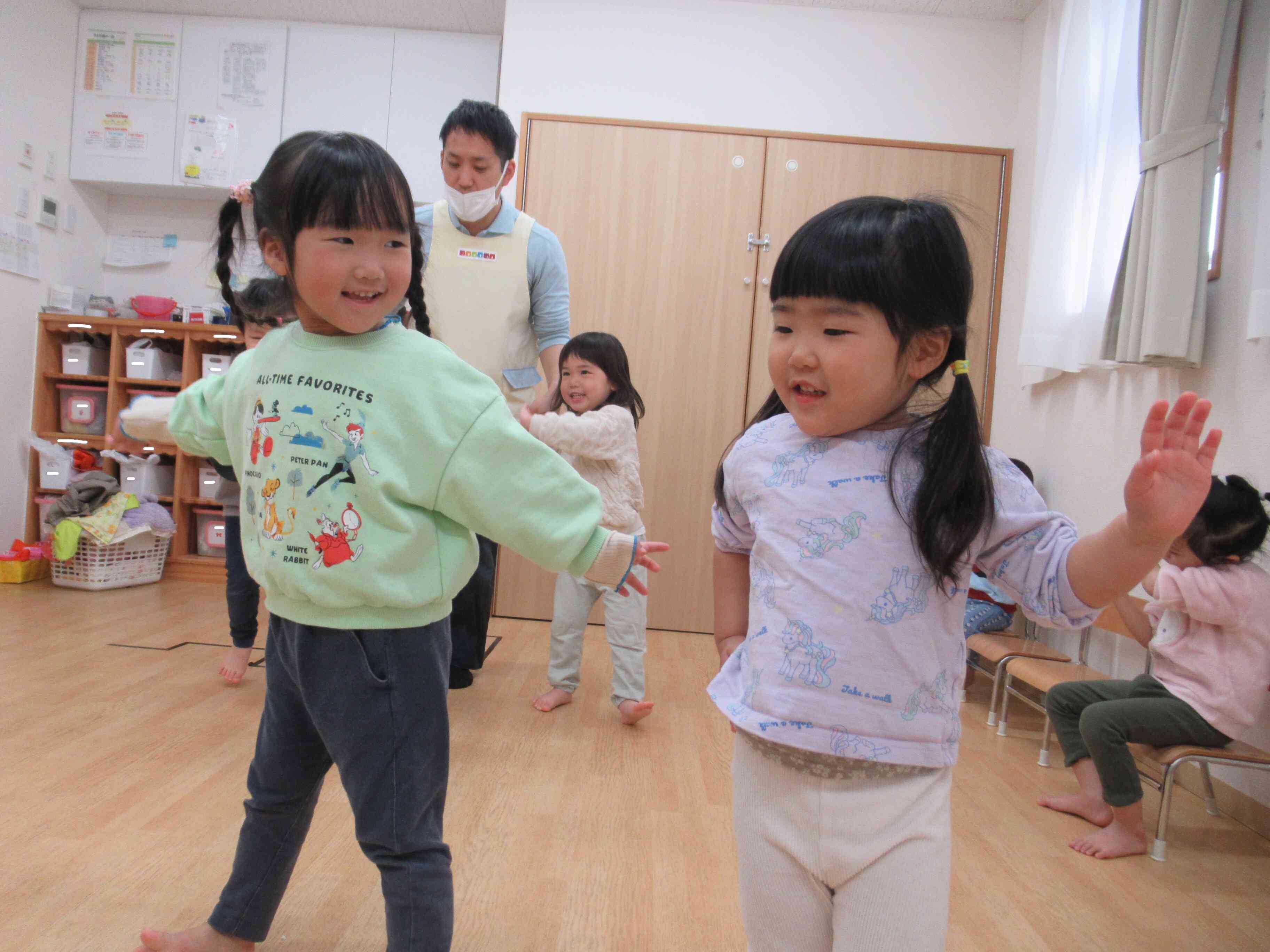 うさぎ組（2歳児クラス）～英語の様子～