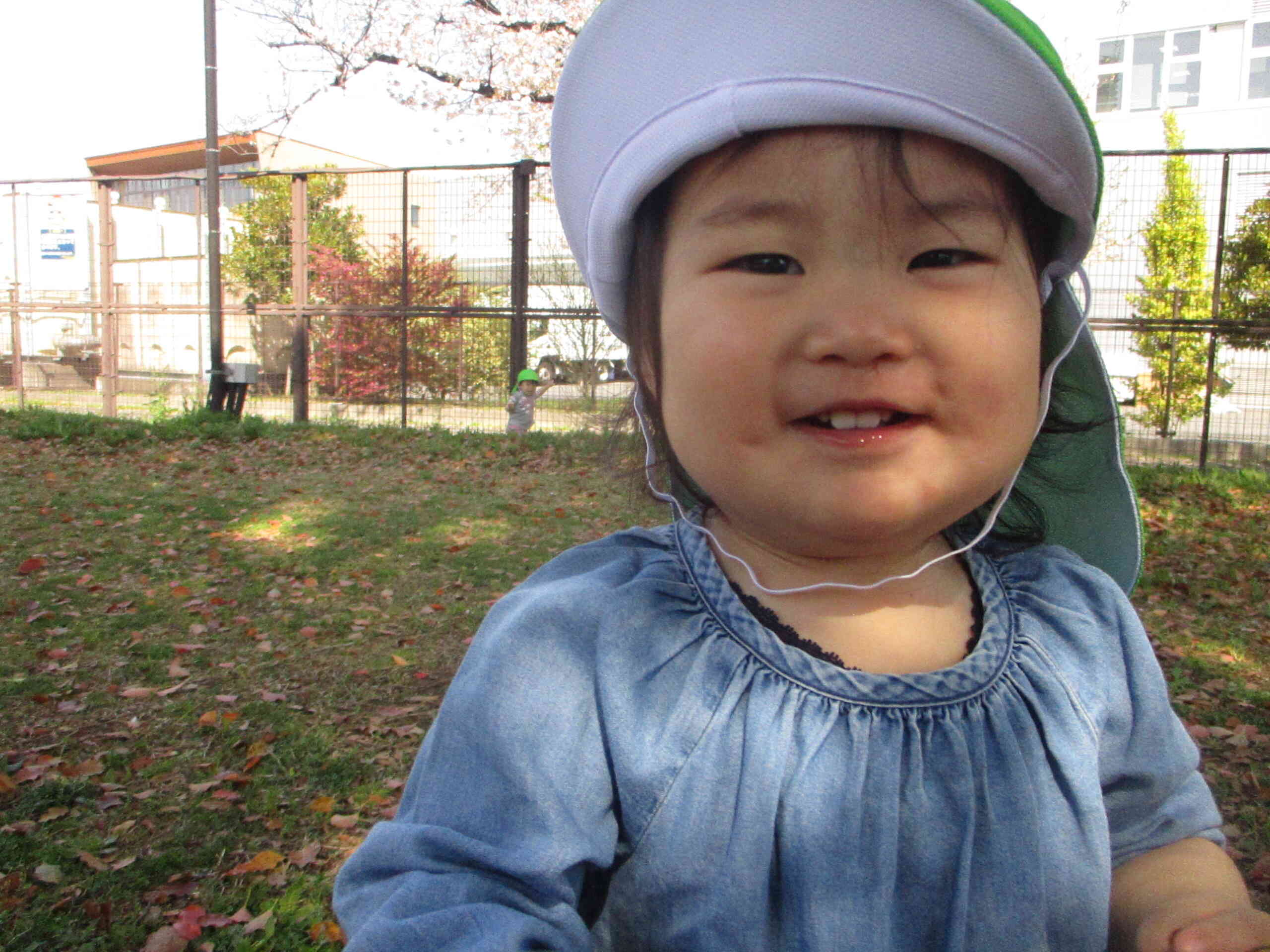 散歩先での様子～あひる組（1歳児）～