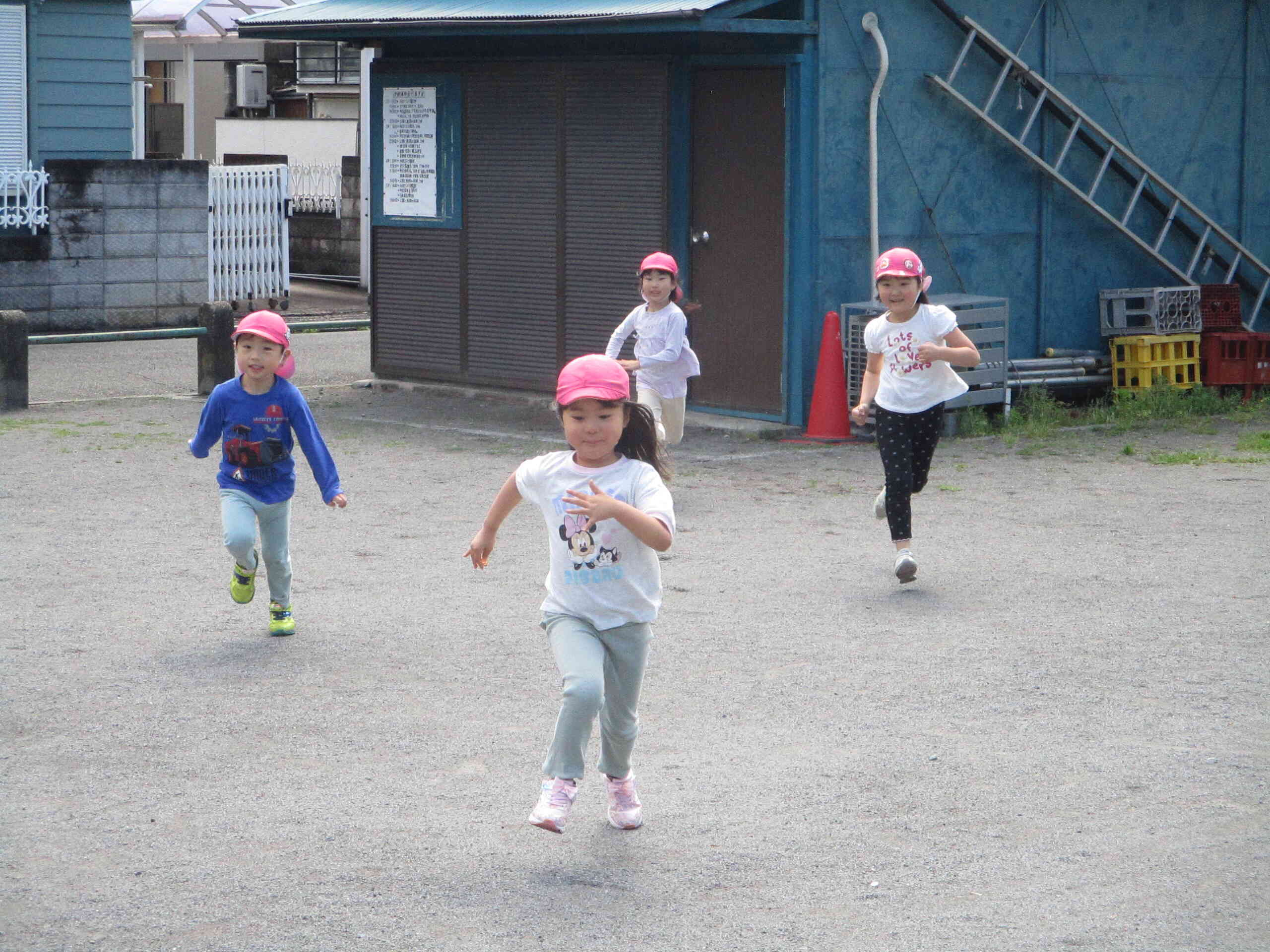 散歩先での様子～ぱんだ・きりん組(４・５歳児)～