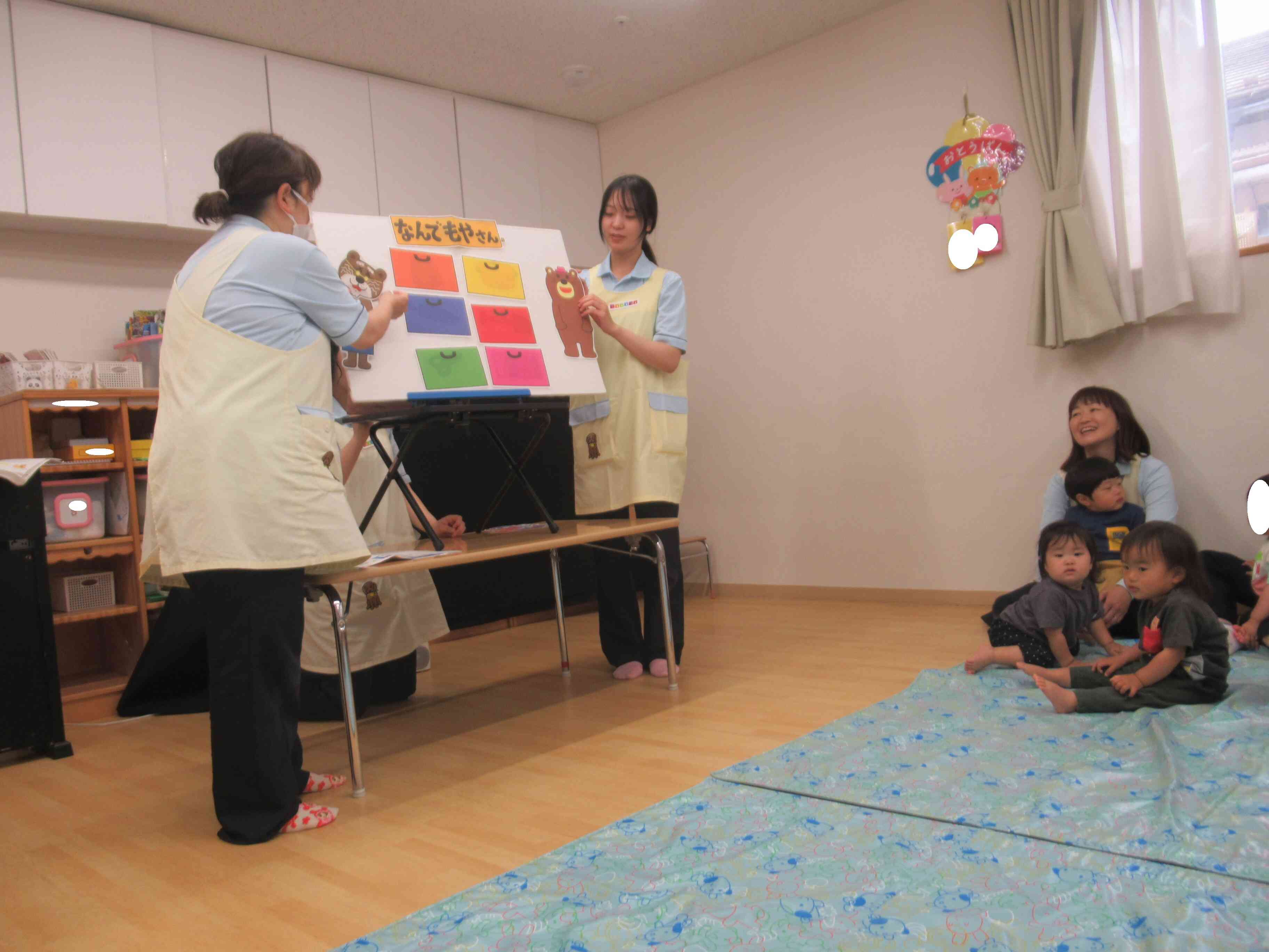 先生たちの出し物は「なんでもやさん」