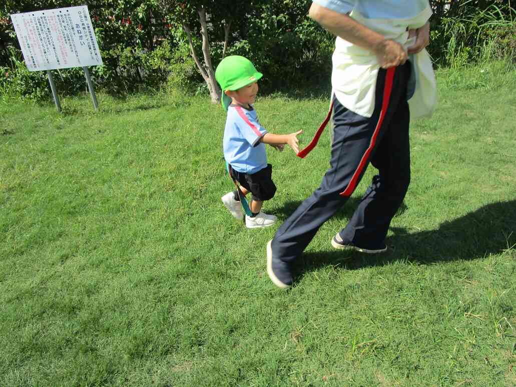 うんどうかいごっこ～1・2歳児クラス～しっぽ取り