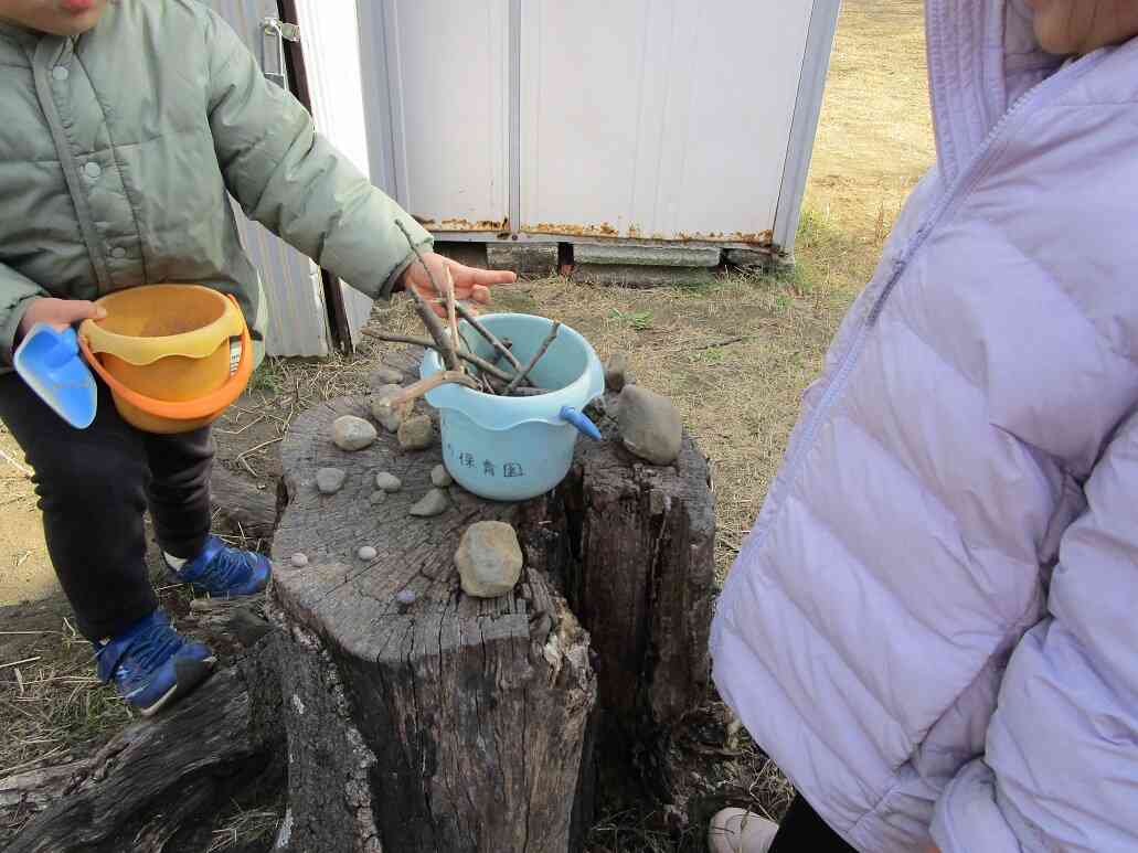 真ん中のバケツは…？