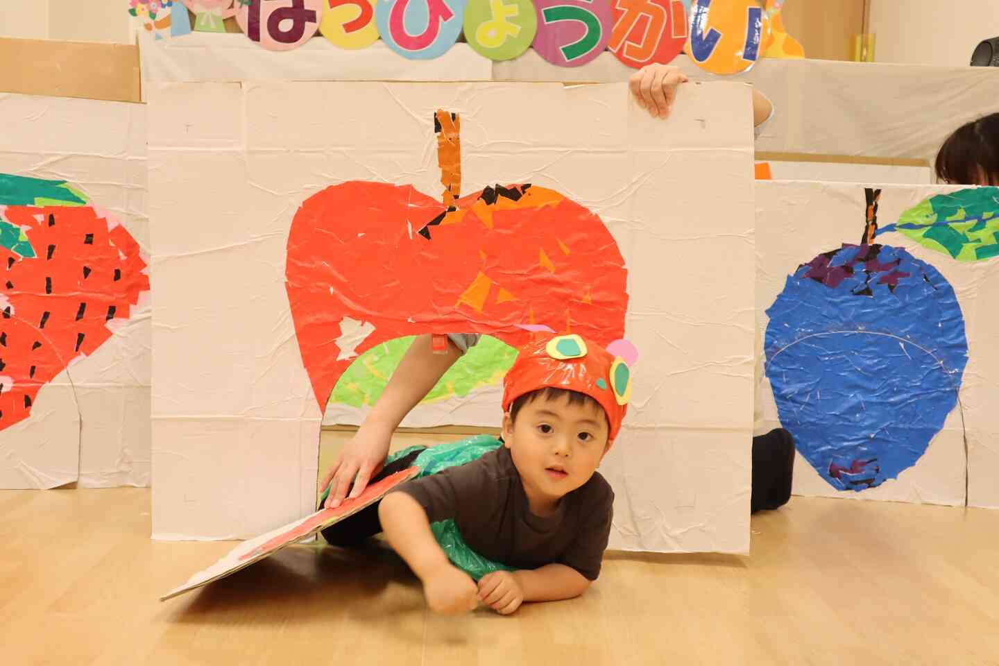 生活発表会‼2歳児クラス【はらぺこうさぎ組さんのはらぺこあおむし～オペレッタ風～】