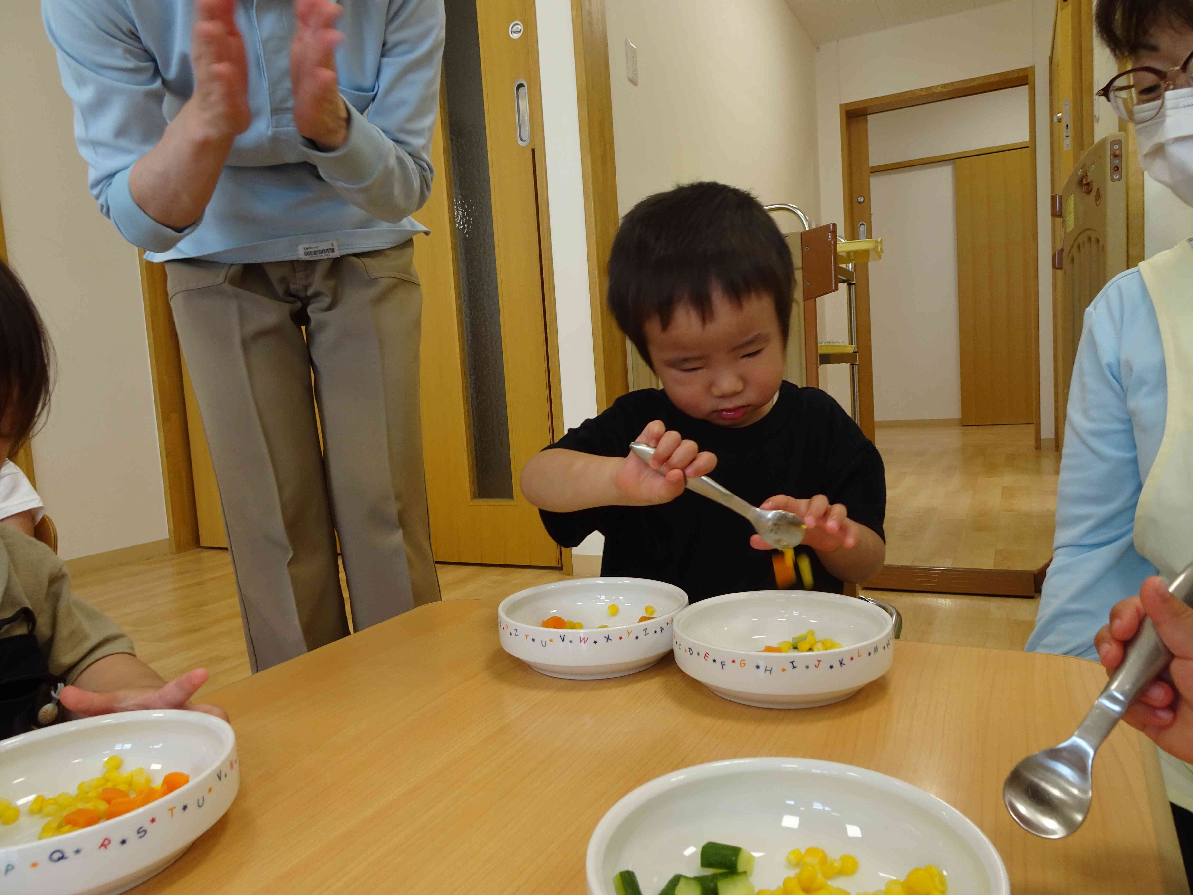皿から皿へ上手に移すことができたよ