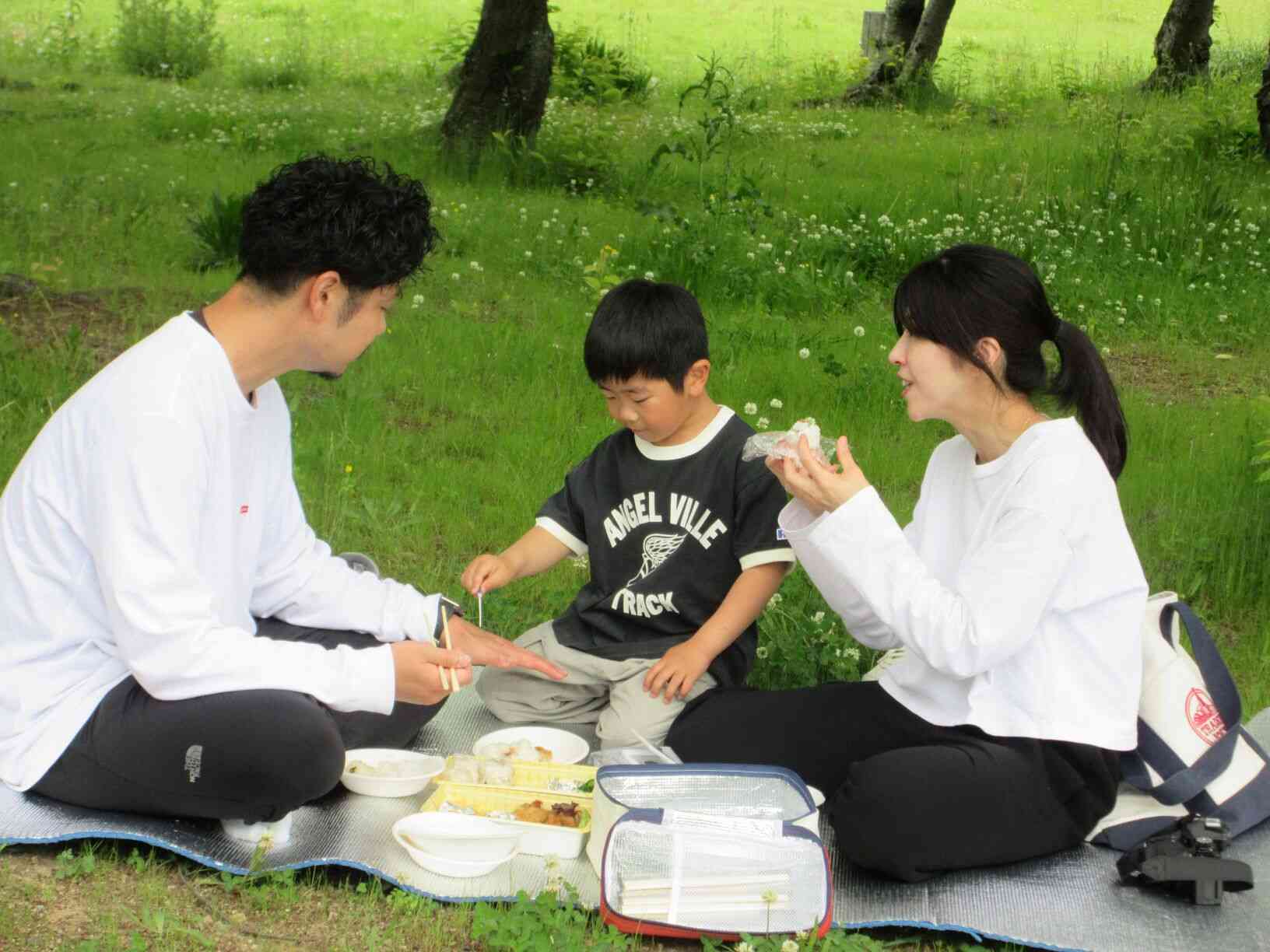 お父さんお母さんと幸せな時間だね♡