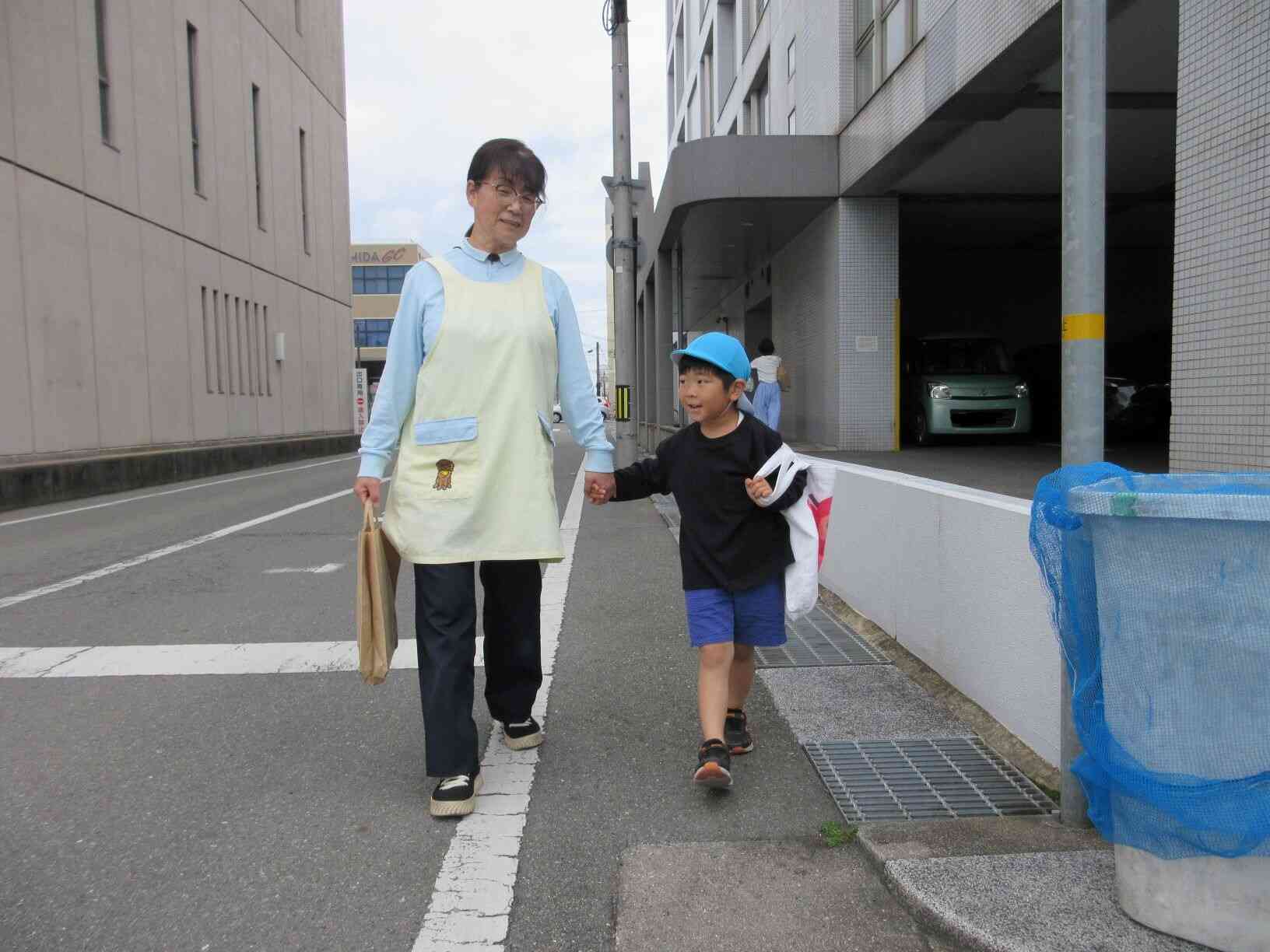図書館に行くの楽しいな♪