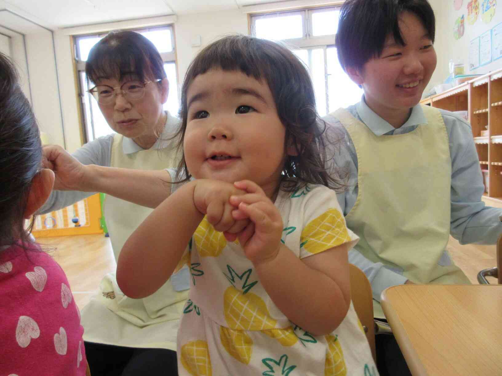 おててキュッキュッ♪