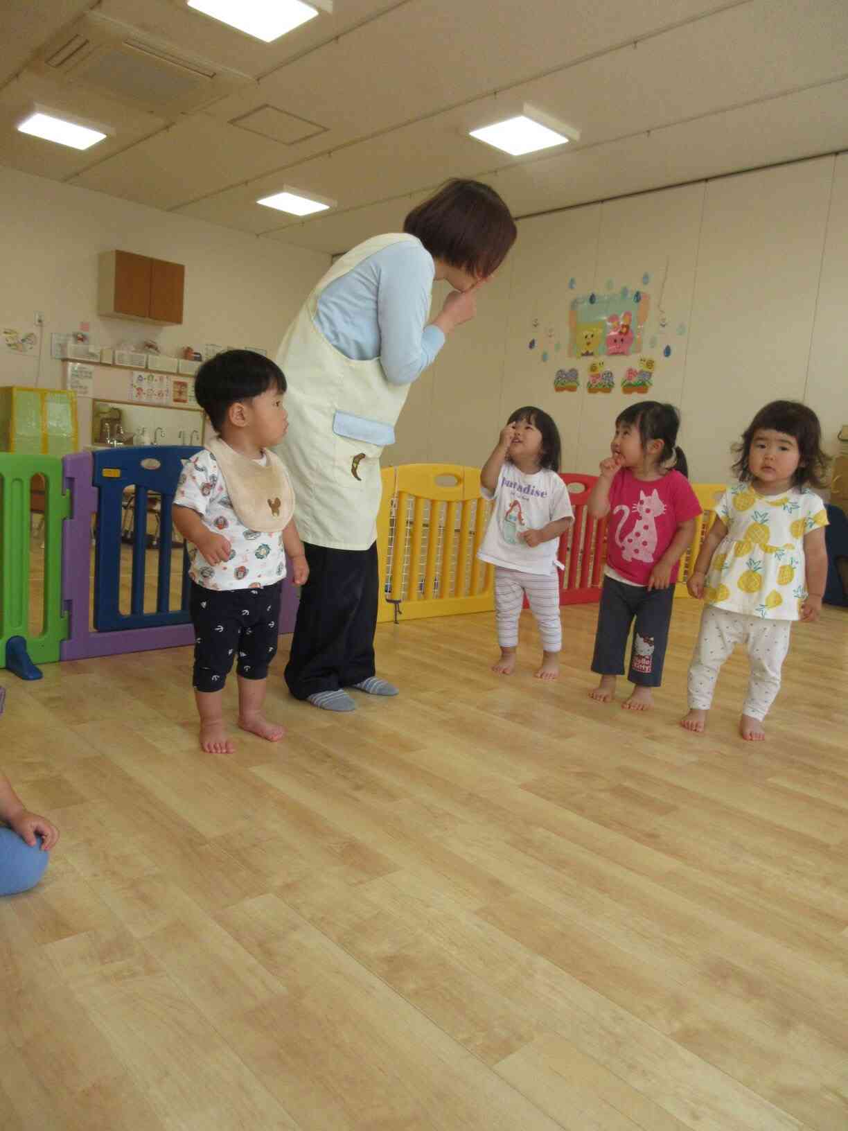 シーッの真似っこTIME！！このあと音楽に合わせてジャンプです！！