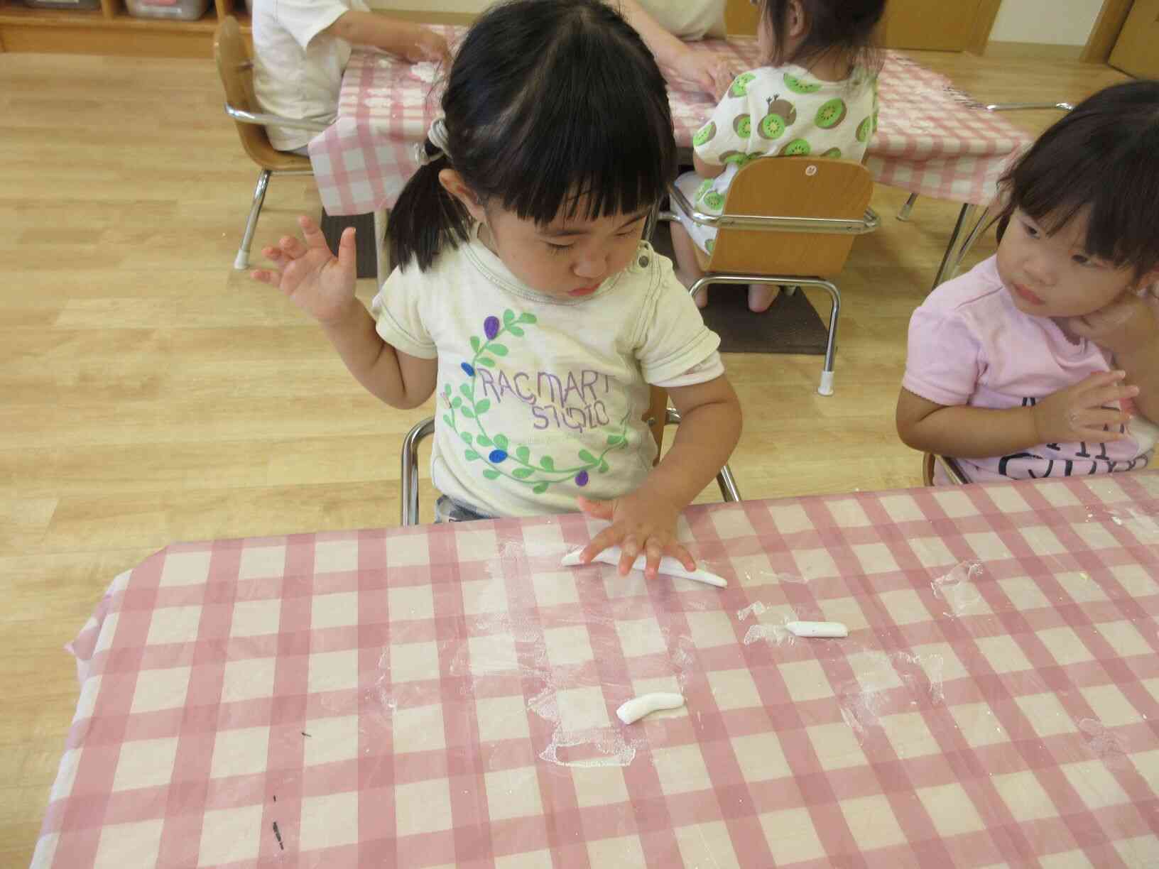 何を作ろうかな⁇パン作りみたいだねっ