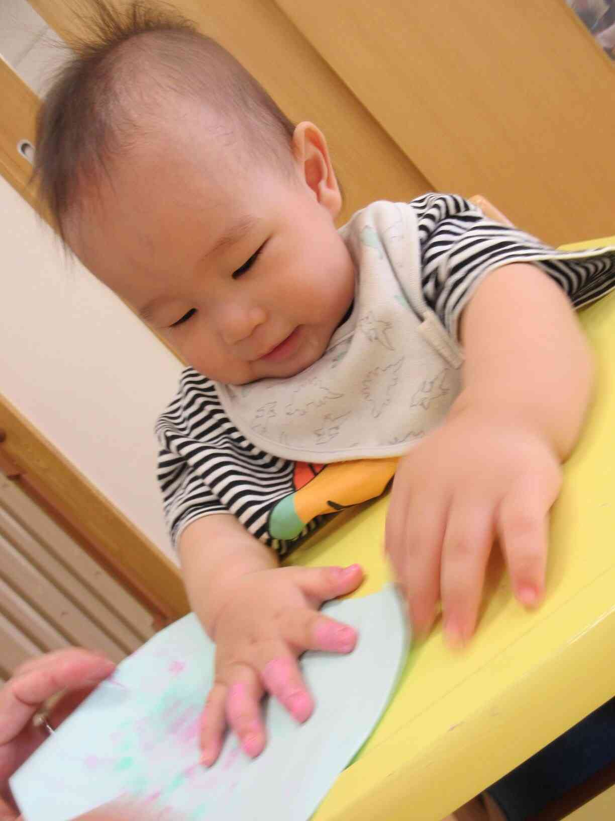 手形の模様をつけるんだっ♪♪♪