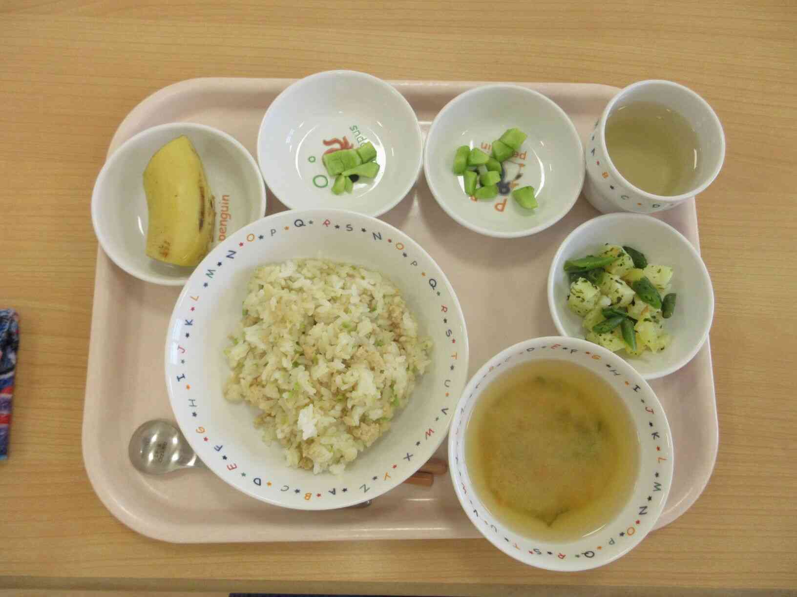 美味しそうな給食！！！育てたメロンがあって嬉しいね♪