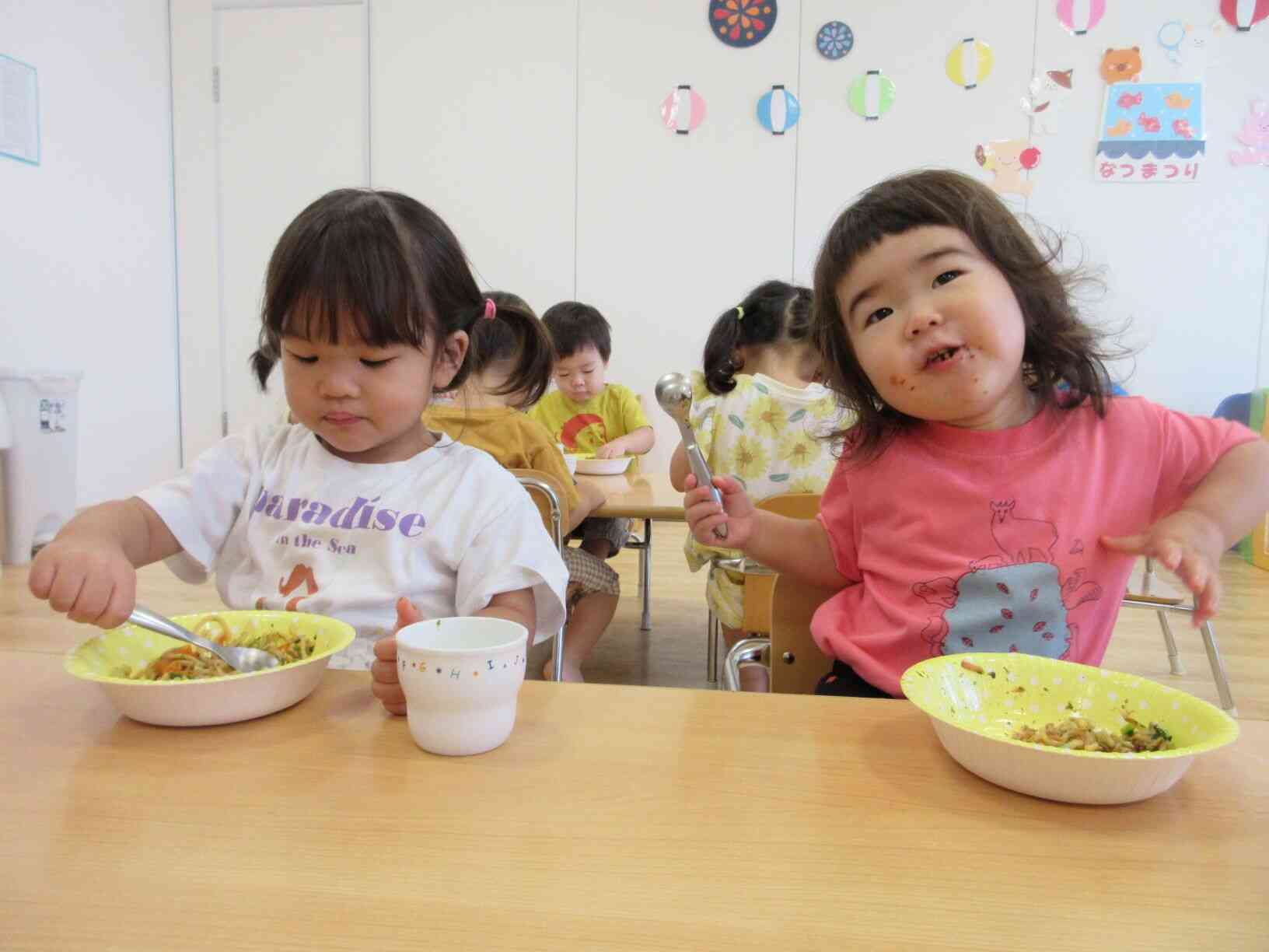 おいしいな～♡たのしいな～♡