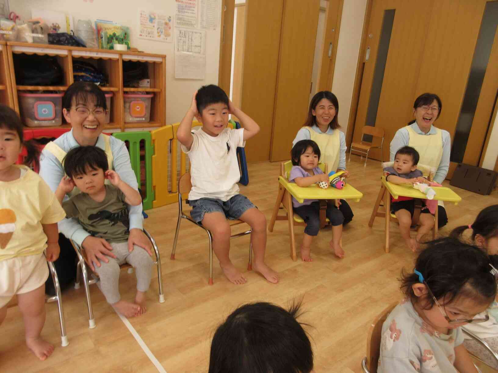 もくもくっとびっくり箱から登場するとみんなとってもニコニコになりました♪