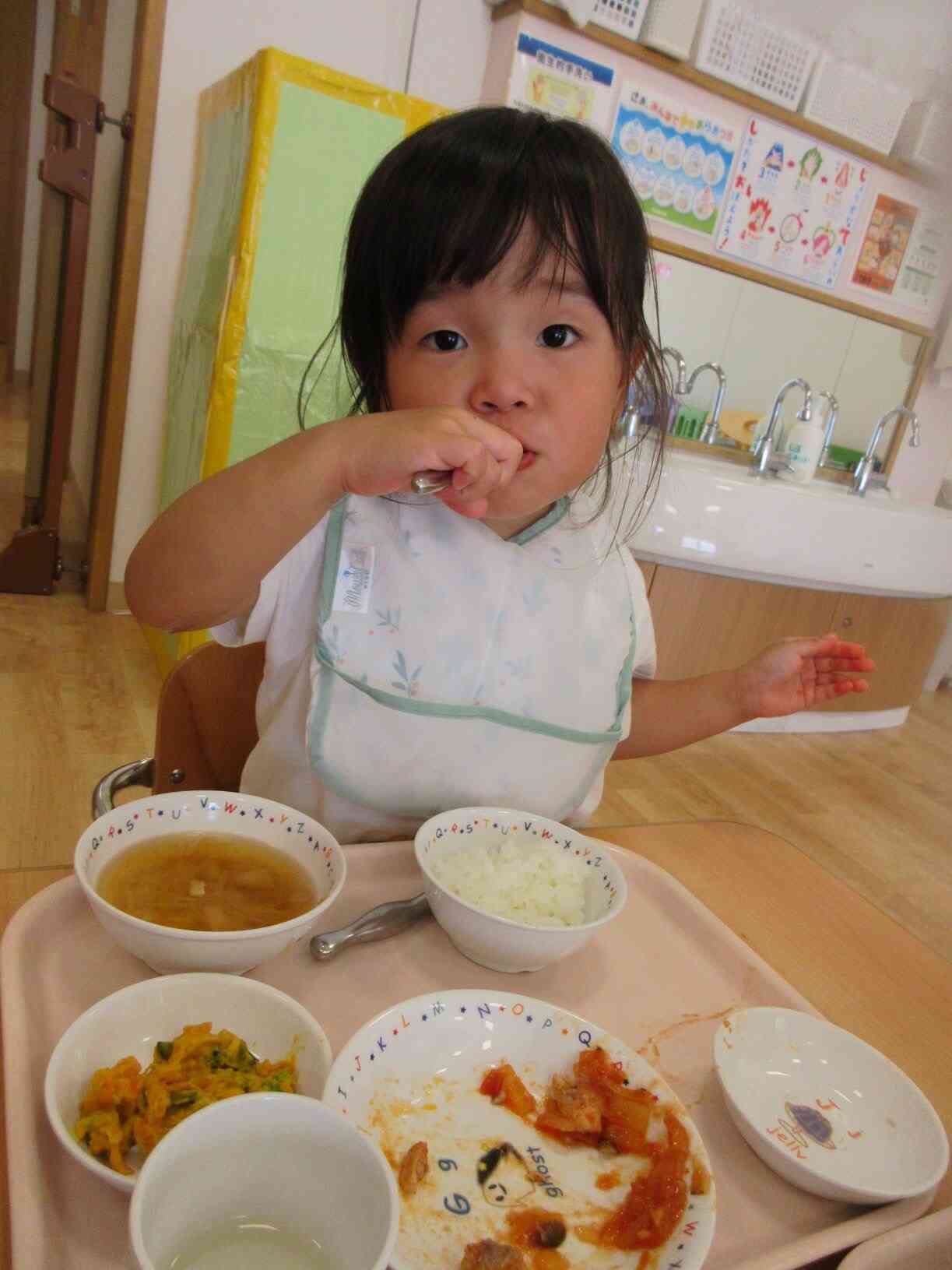 大きなお口でしっかり食べられていますよ！