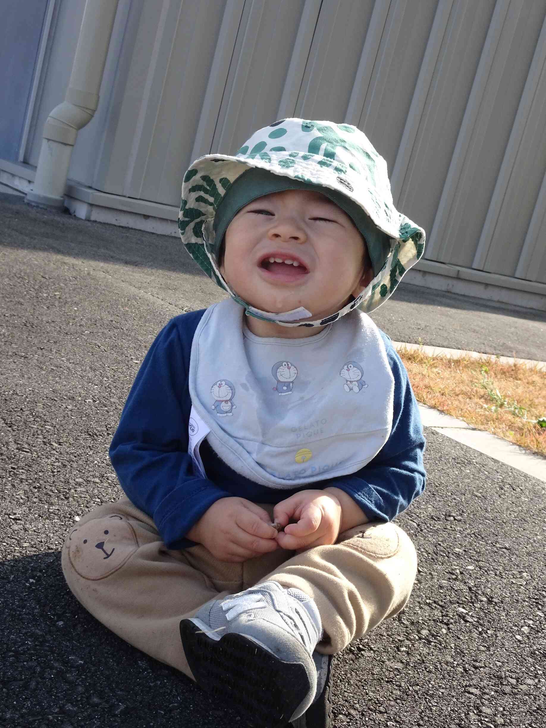 カメラを向けると、へへへっと笑顔♡