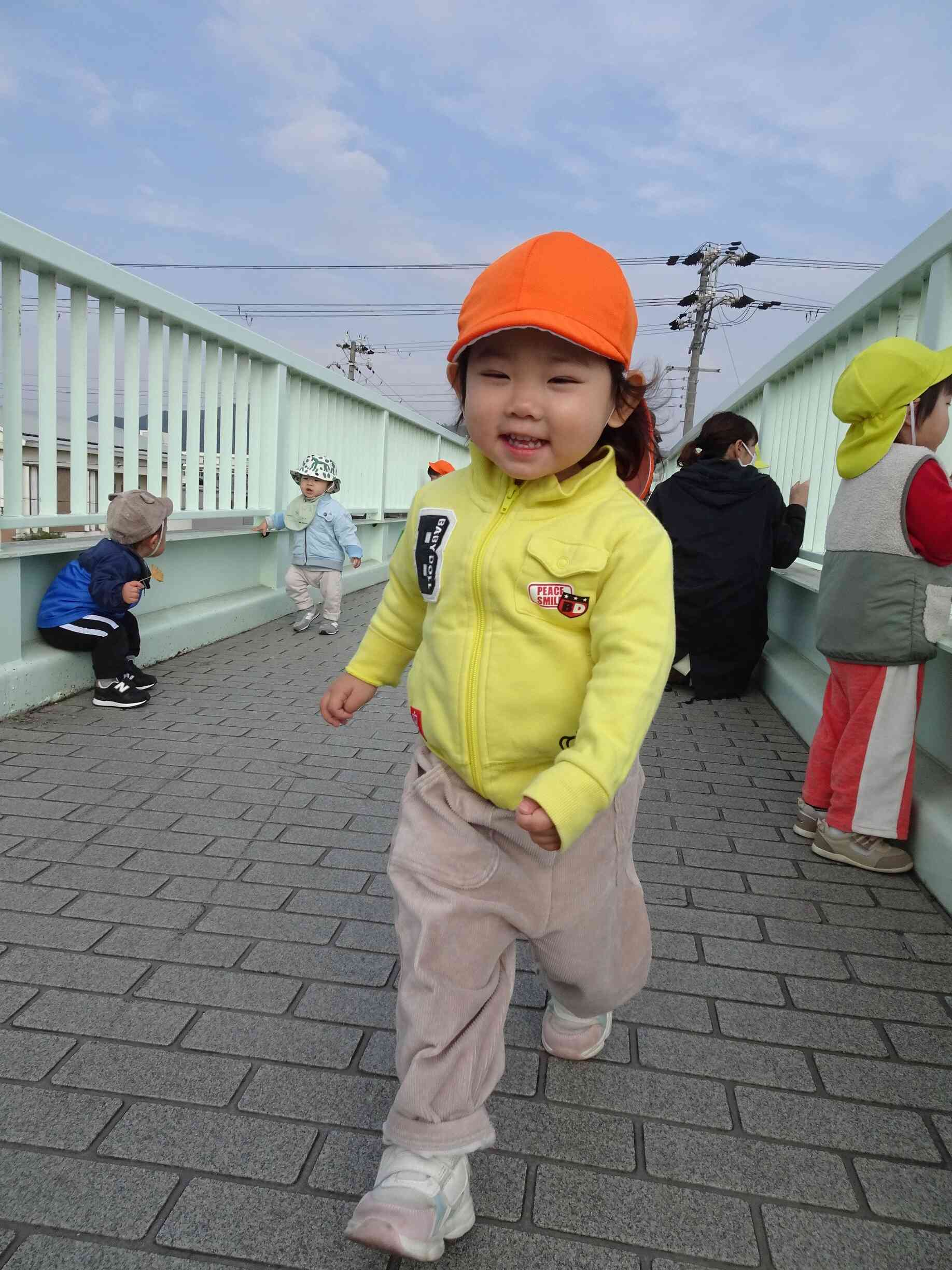 先生みてみてー！！と働く車の発見を教えに来てくれました。