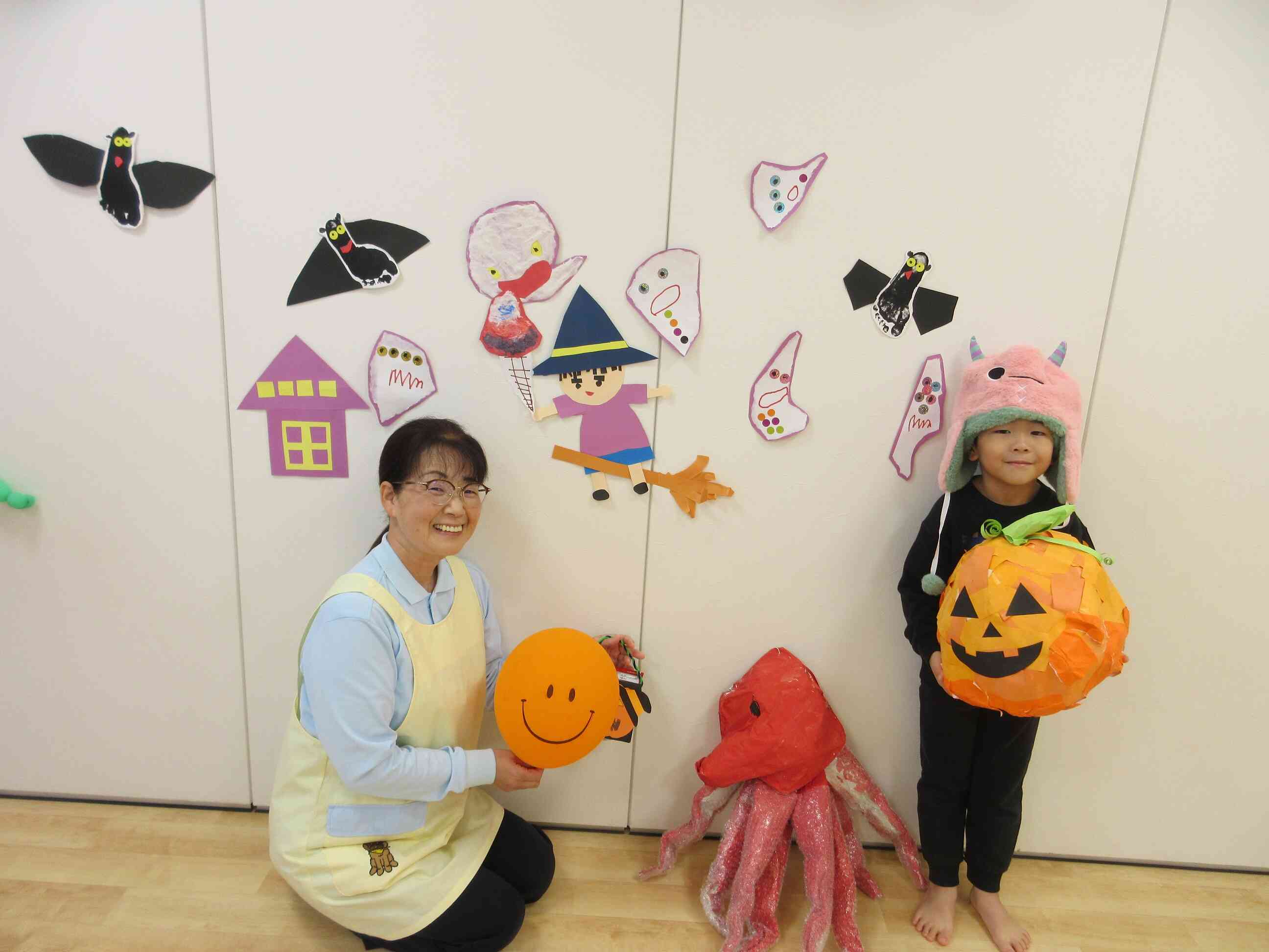 モンスターに大変身!!!きりん組さん♡自分で作った背景で記念にハイチーズ!!