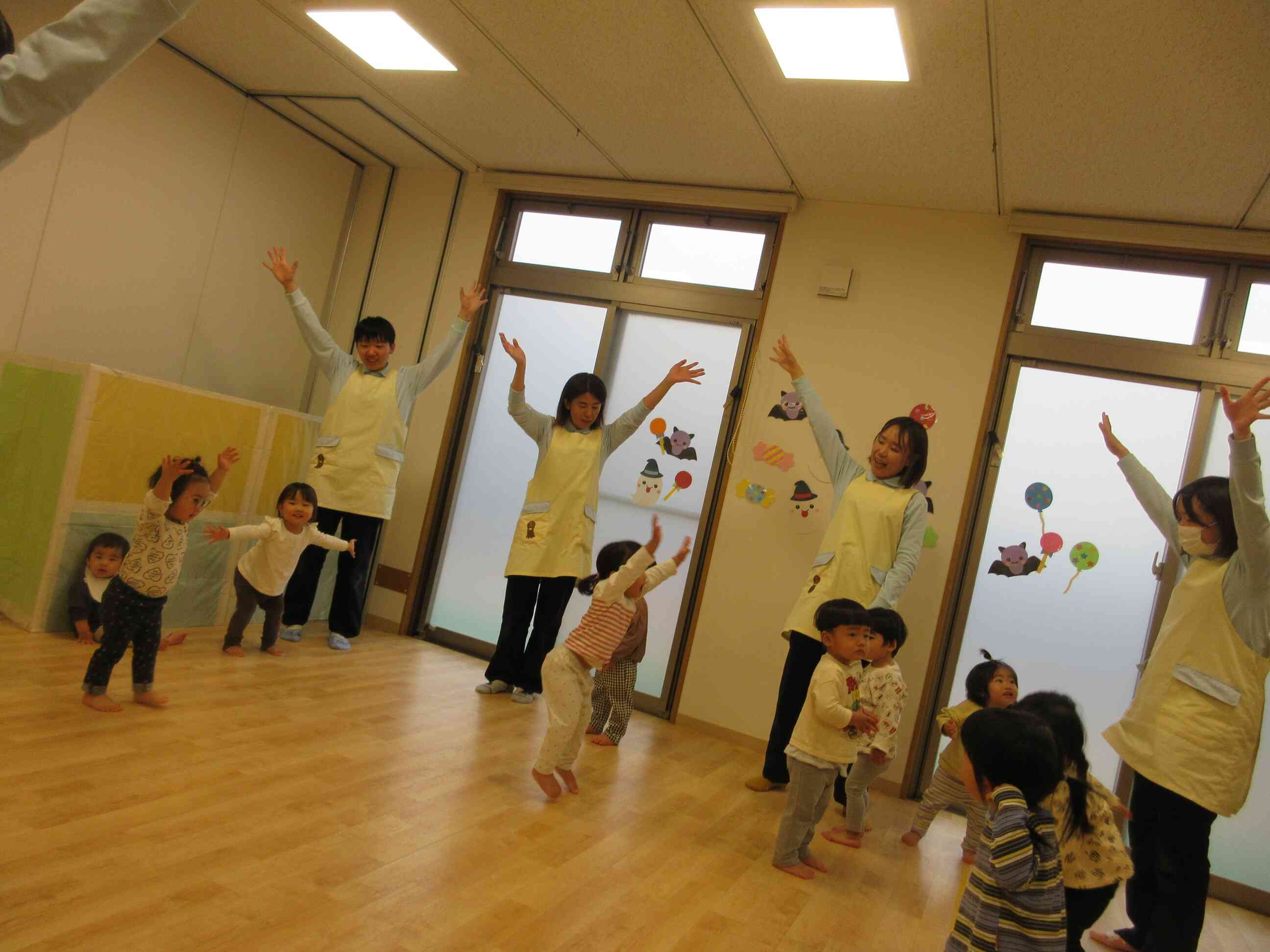 みんなで踊るダンスの練習~♪