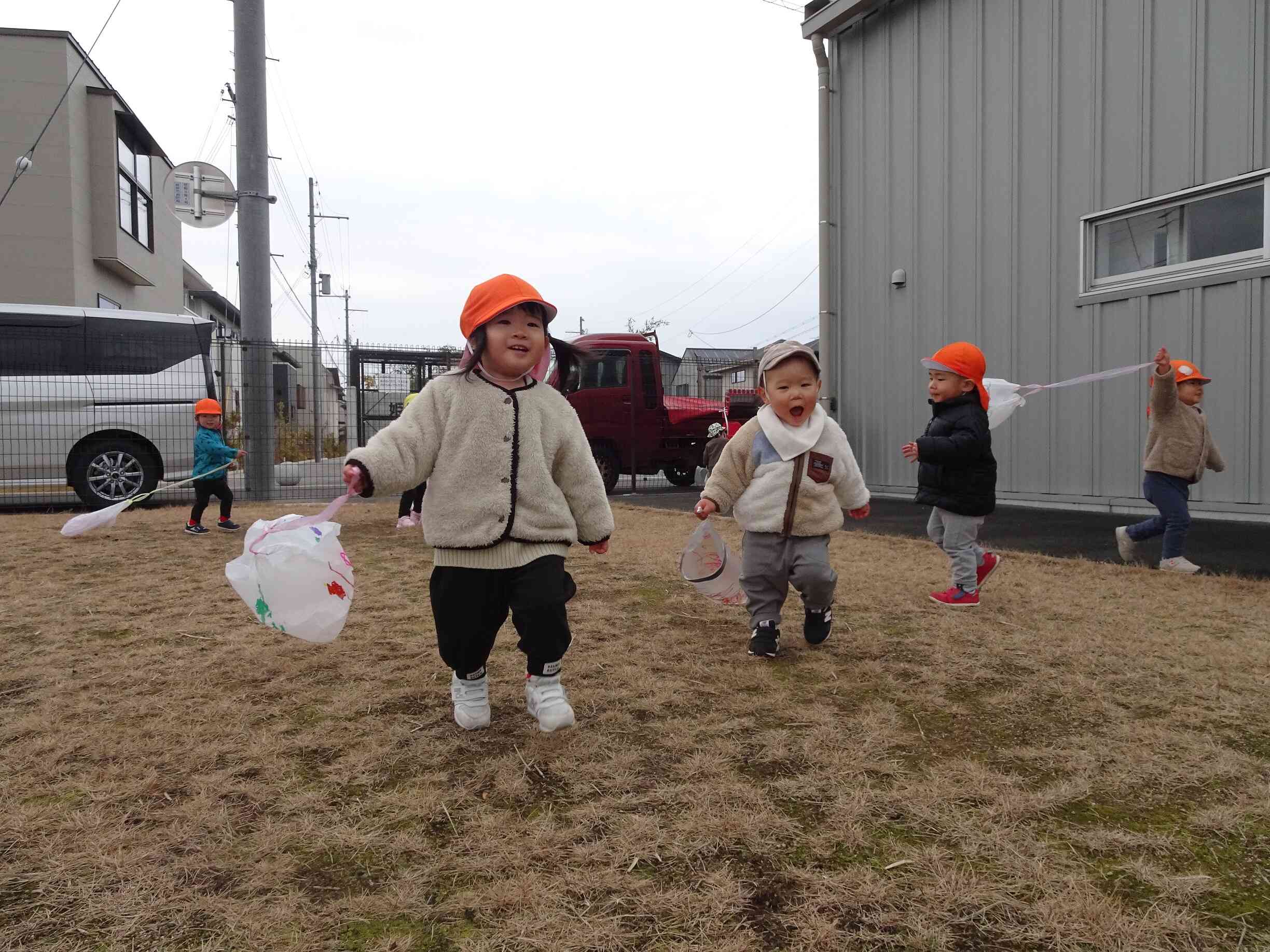 お外でたくさん走って寒さもへっちゃらだよ！！