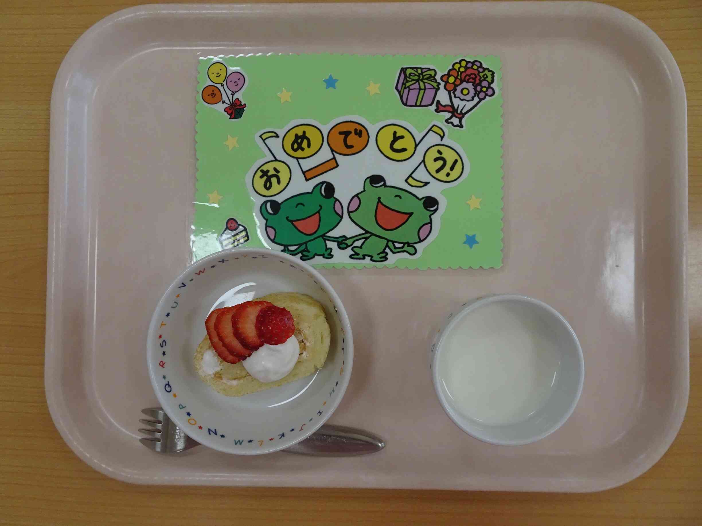 リクエストのロールケーキ♡いちごも乗ってたよ！！！