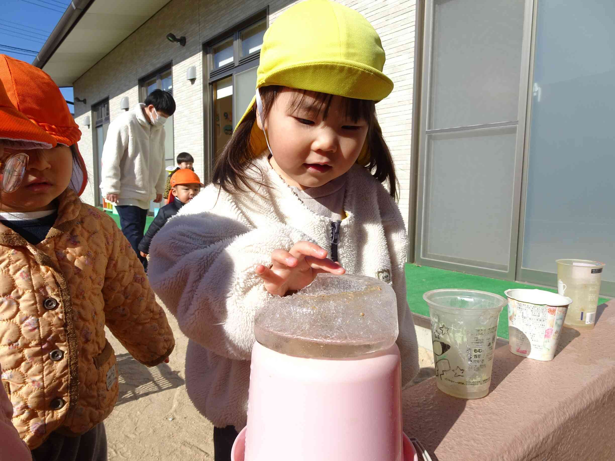 氷のケーキ屋さんごっこ楽しいね！！