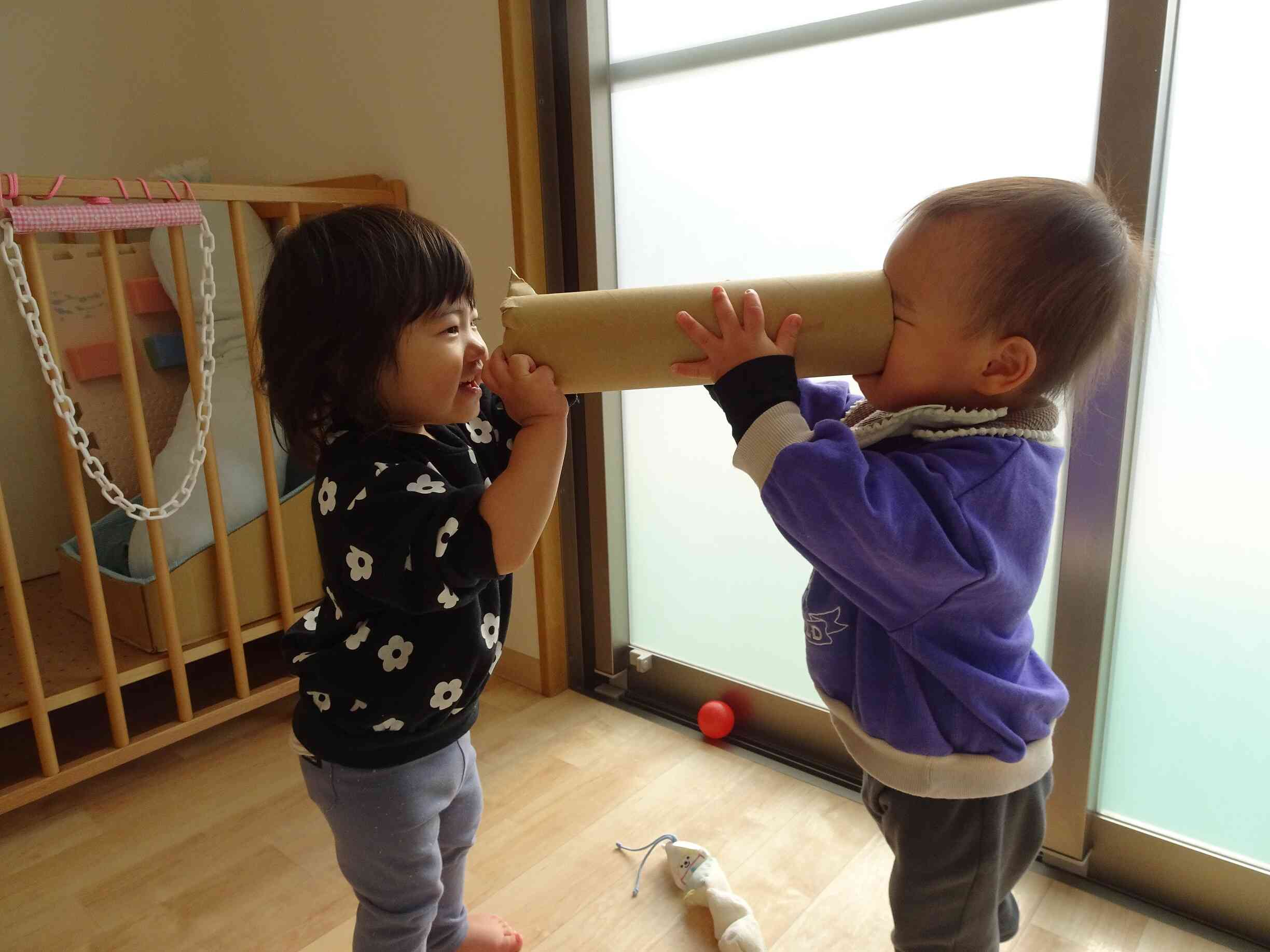 廃材も玩具に大変身♪トンネルの向こうにお友達♡♡♡