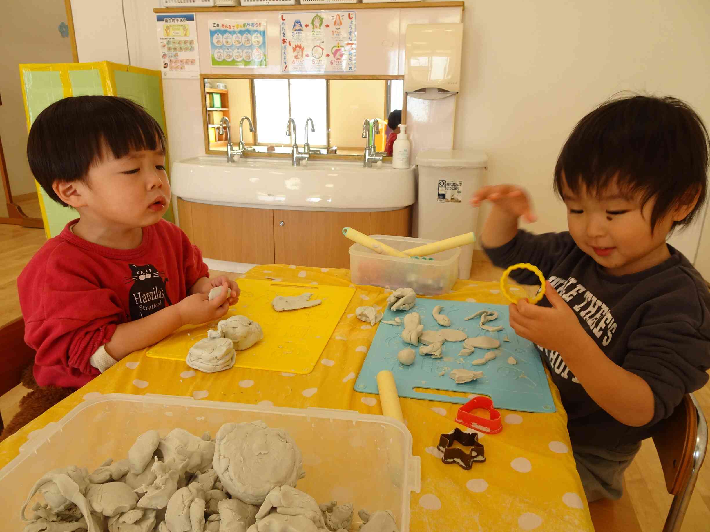 粘土遊び、大好きな子どもたち♡