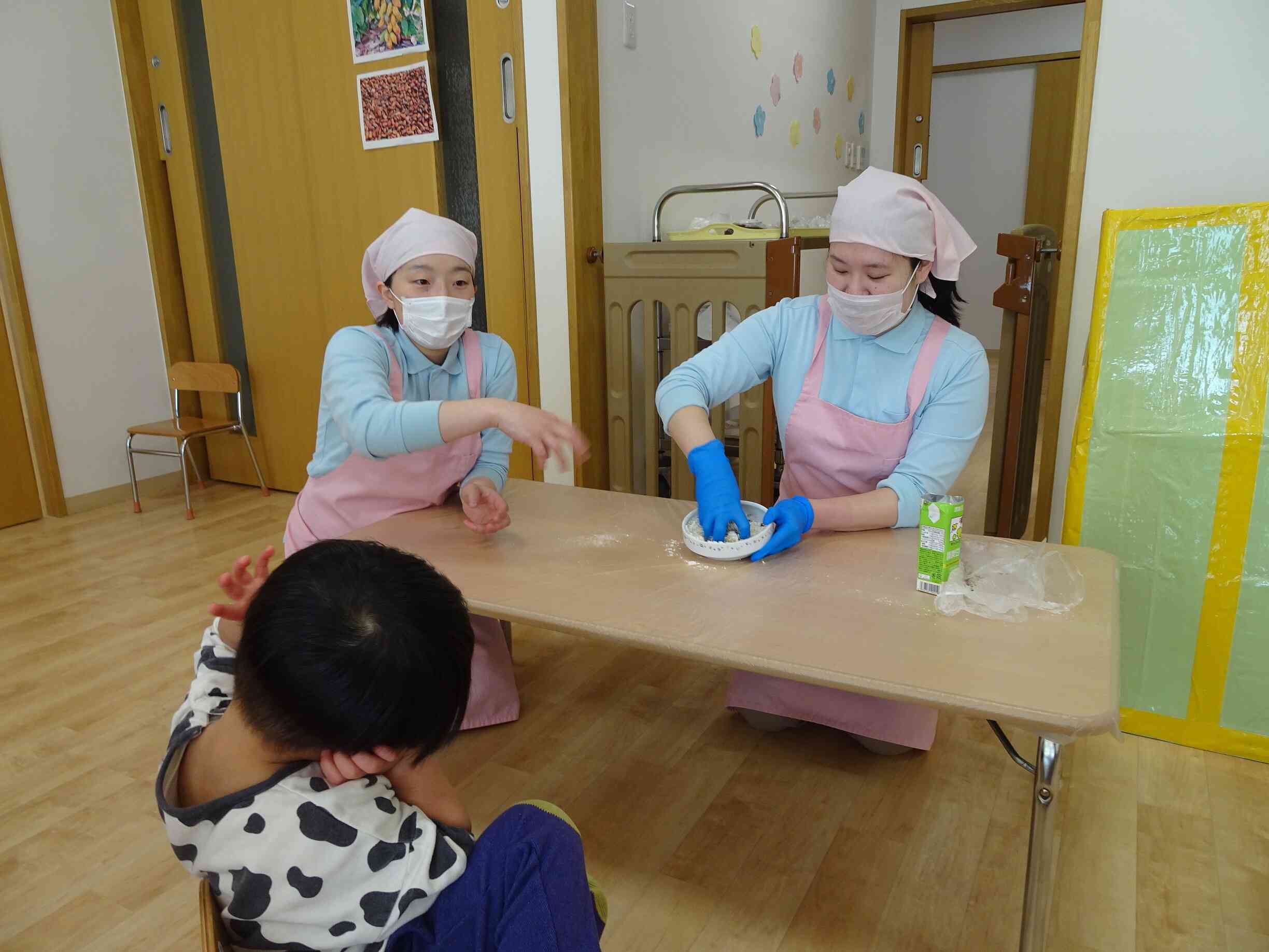 実際に作り方も見せてくれて興味津々でした♪