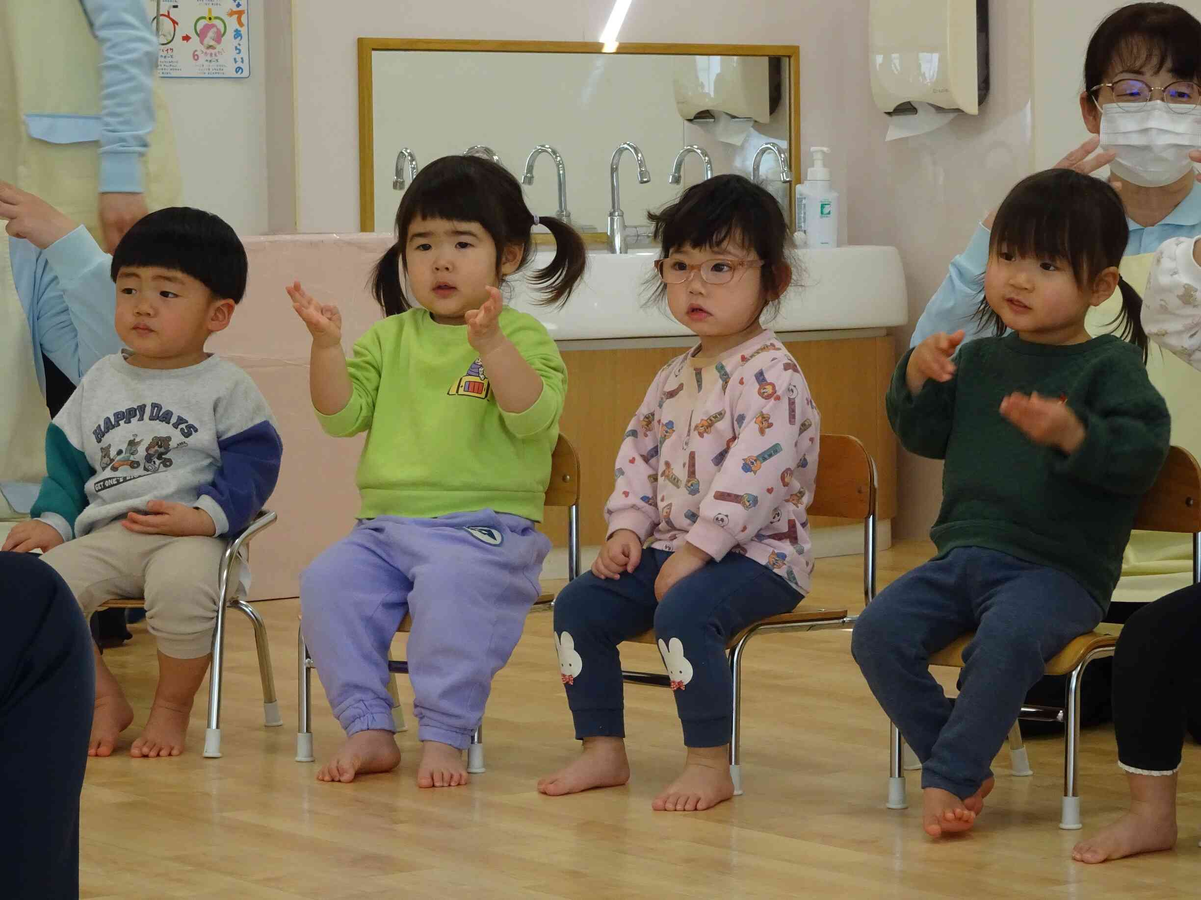 絵本を読んだりお歌をうたったり・・・♡