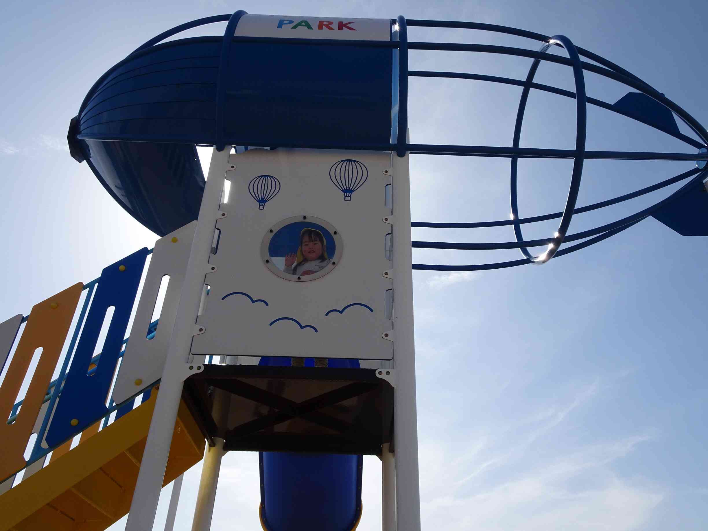 お～い！！小窓から覗いているよ♪♪