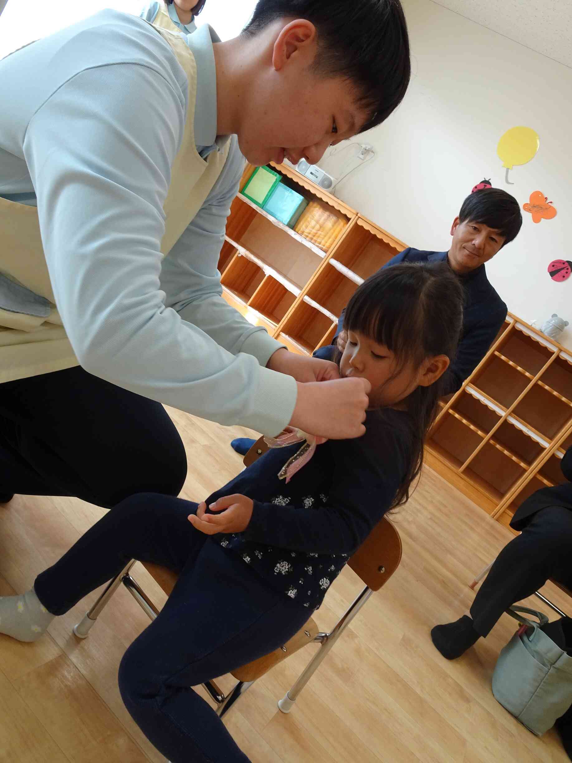 先生からコサージュをつけてもらったよ♪