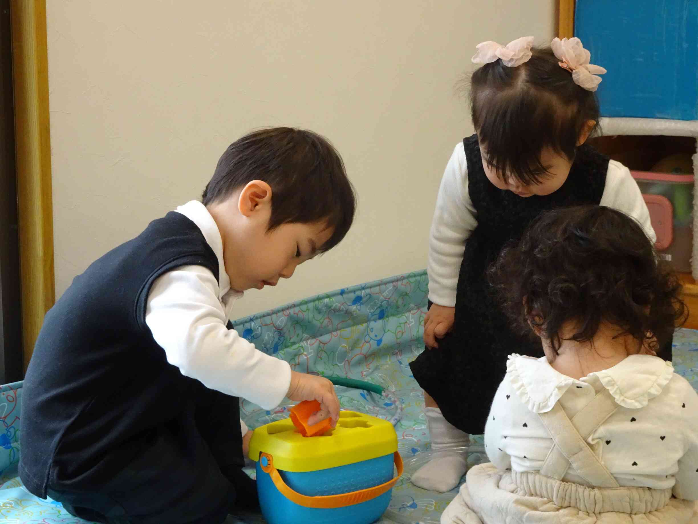 担任の先生と保護者の面談中～♪♪おもちゃで遊んだよ♡