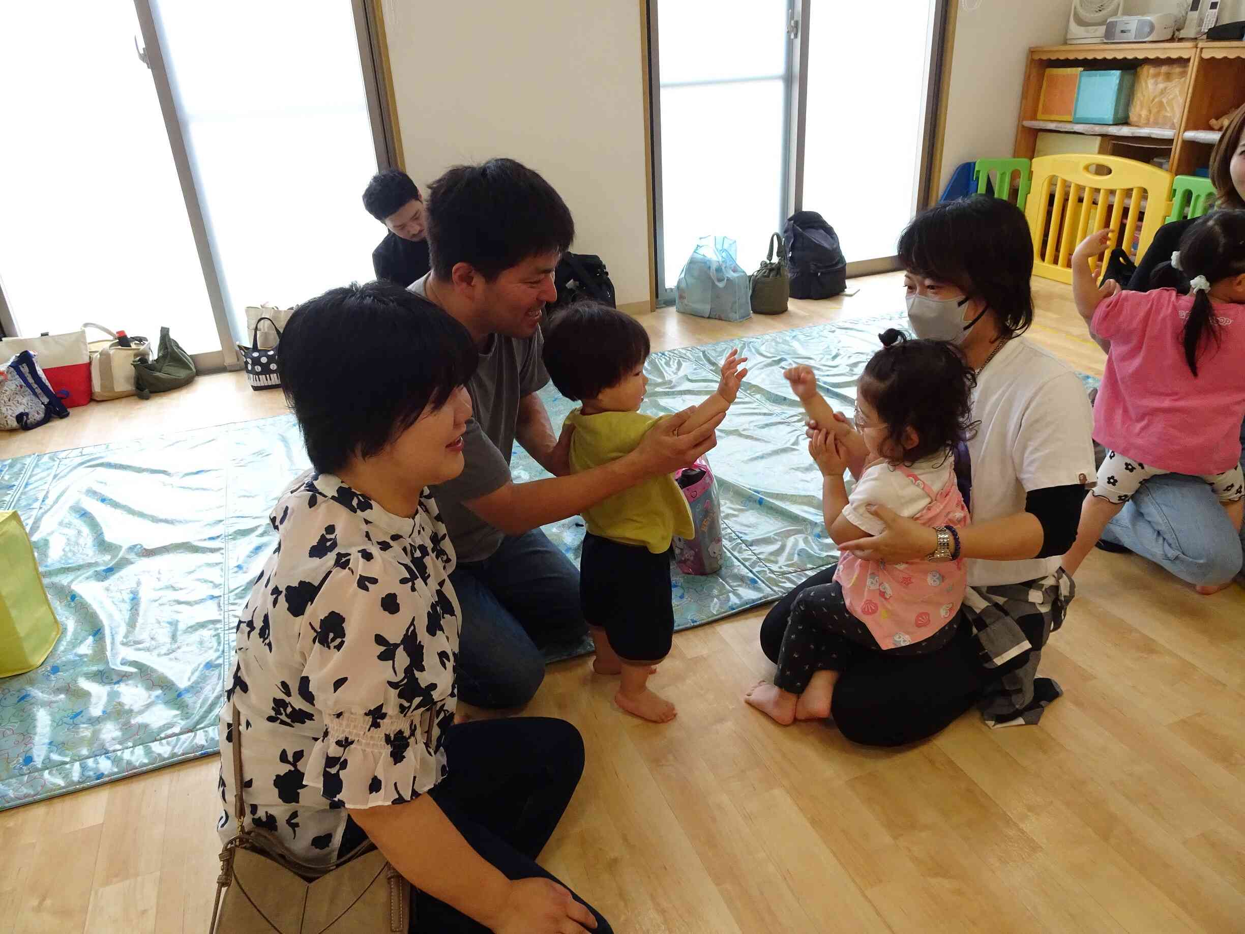 自己紹介でハイタッチ★★