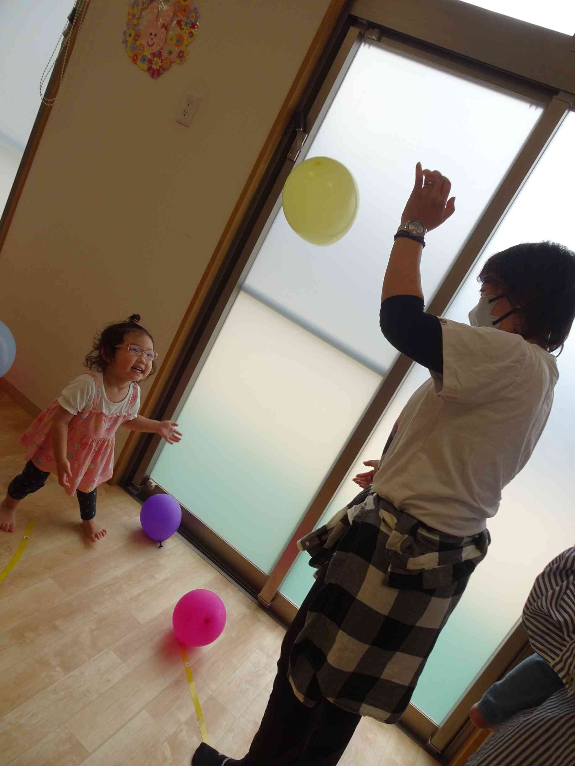 風船対決ぽ~ん♪