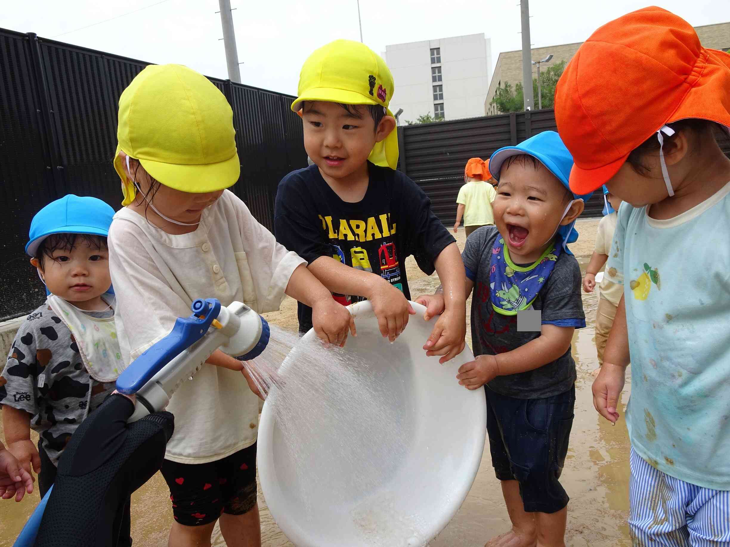 タライに水をためて、一気にバッシャーン!!!!